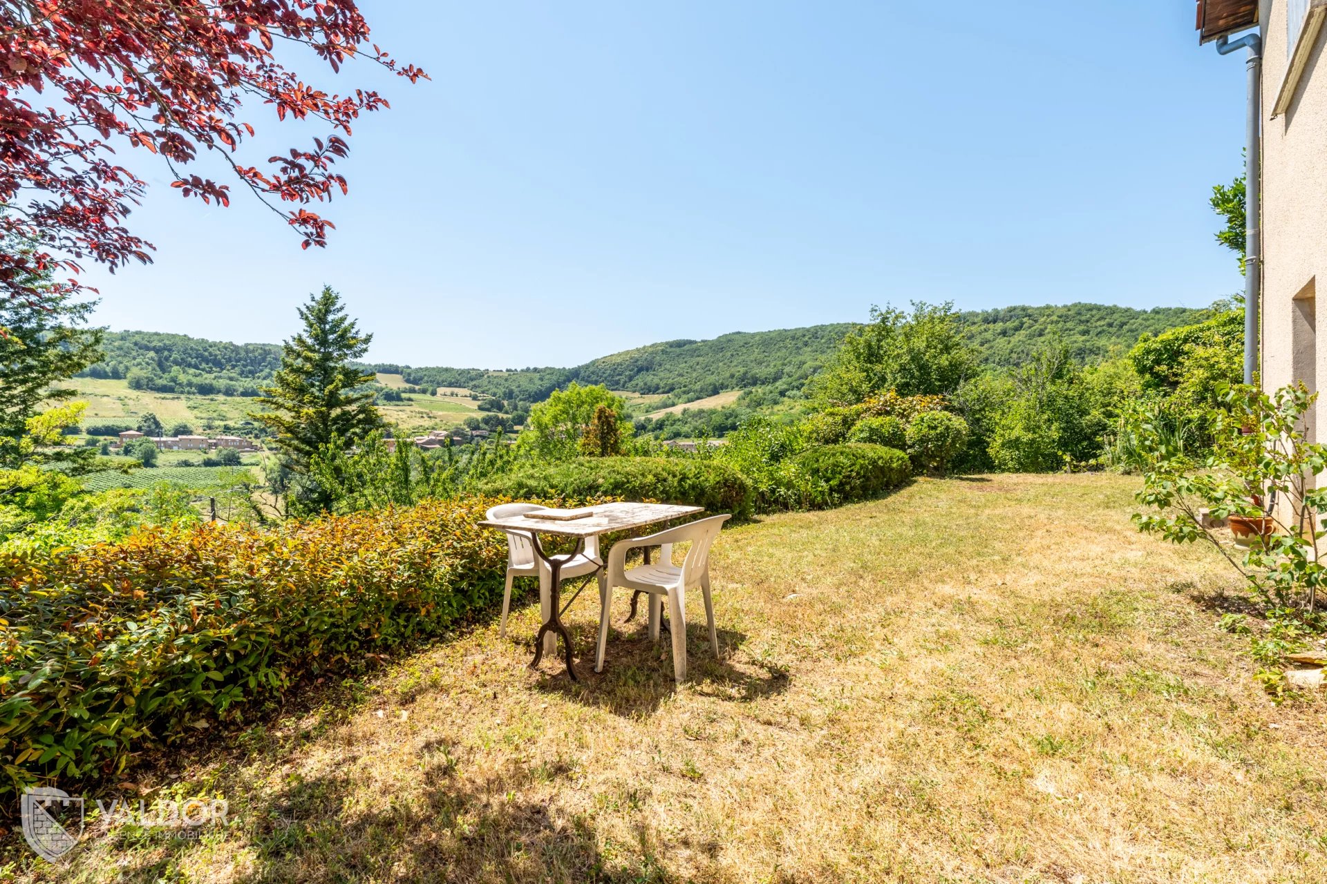 Vue panoramique et fort potentiel à Ville-sur-Jarnioux