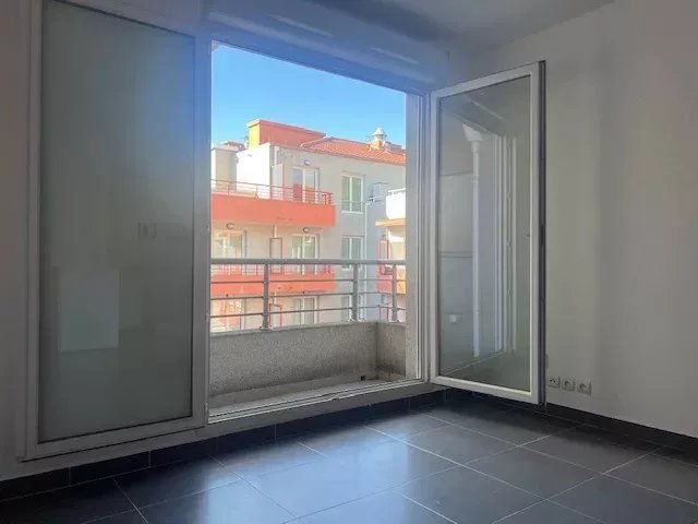 Nice Riquier, proche Port ,studio 26 m2, calme, balcon, piscine dans l'immeuble