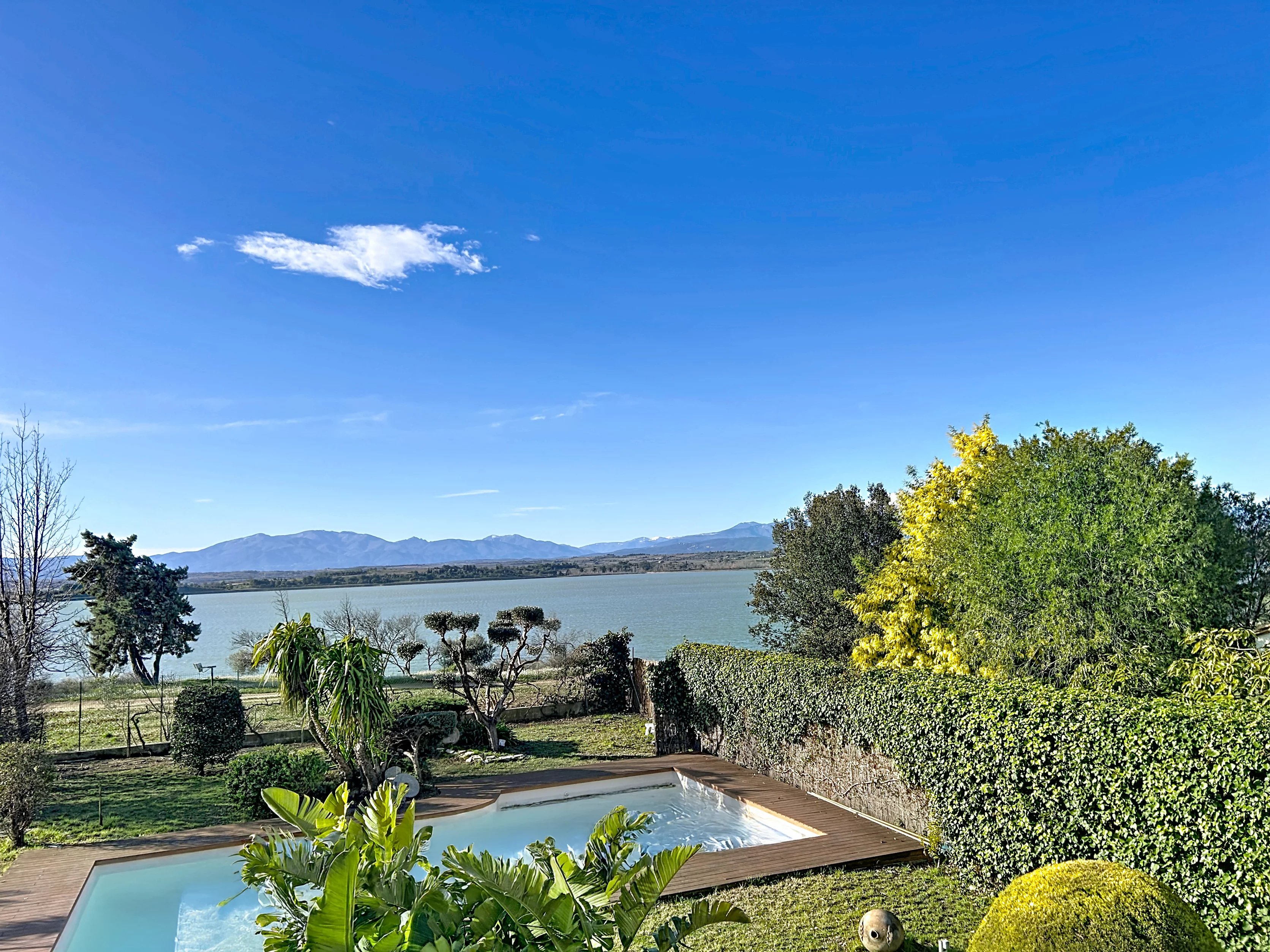 Charming Lakefront property in Villeneuve de la Raho