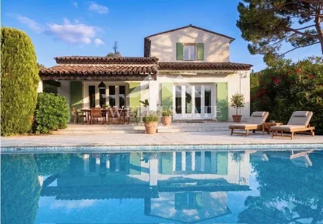 LE ROURET VILLA WITH POOL AND MOUNTAIN VIEWS