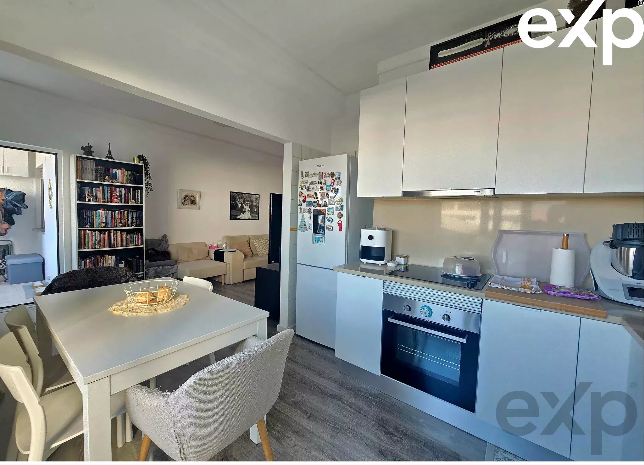 Two-bedroom apartment with elevator 86948155 image 2