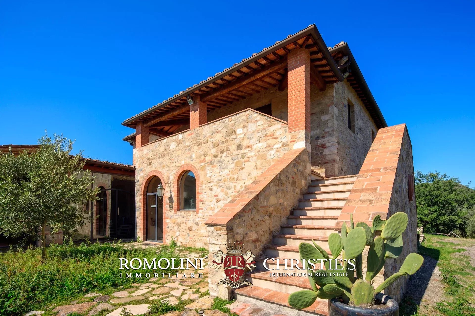 7 Bedroom Villa/Townhouse's Image 3