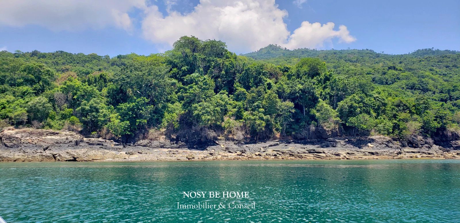 Terrain à bâtir en front d'océan sur l'île de Nosy Komba