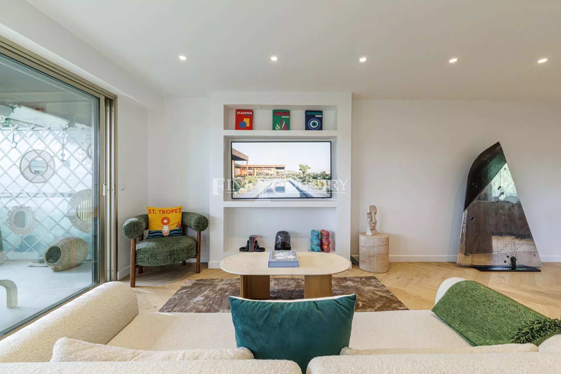 Photo of For Sale – 2-Bedroom Apartment – Cannes Montrose