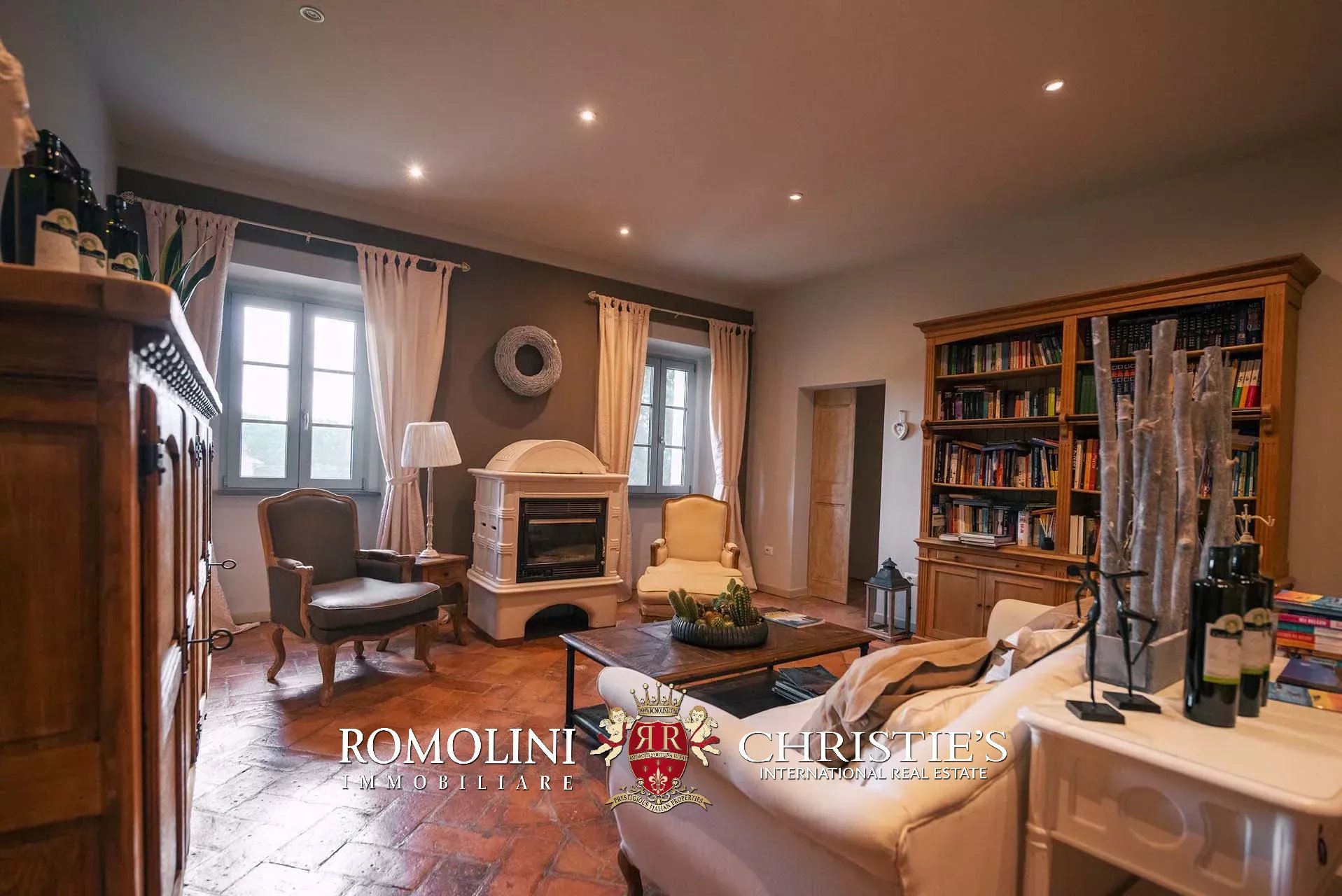 8 Bedroom Villa/Townhouse's Image 30