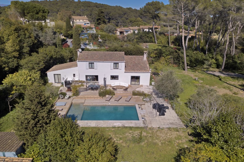 Villa for sale in Mougins — 3-Bedroom Villa in Mougins