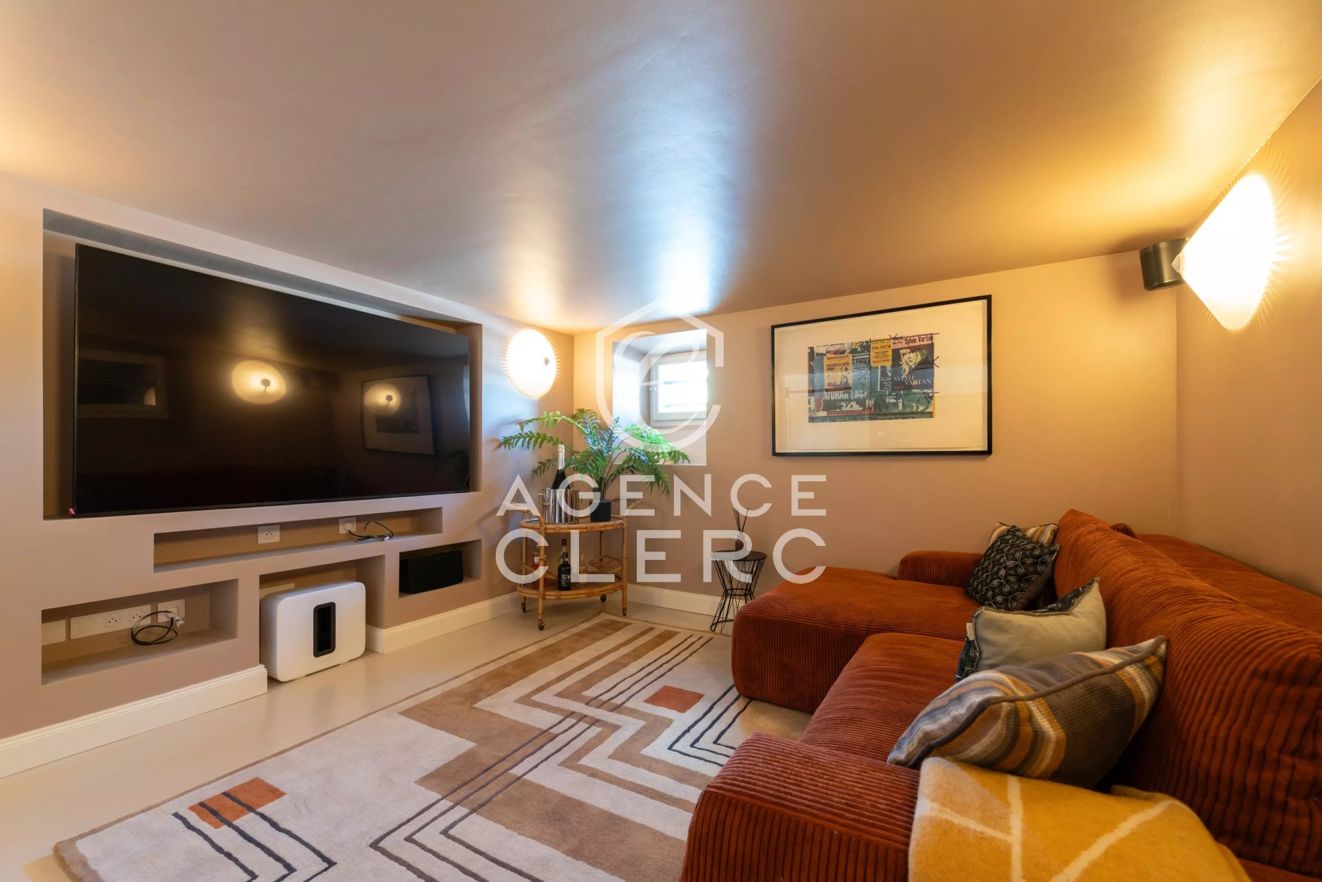 10 Bedroom Villa/Townhouse's Image 29