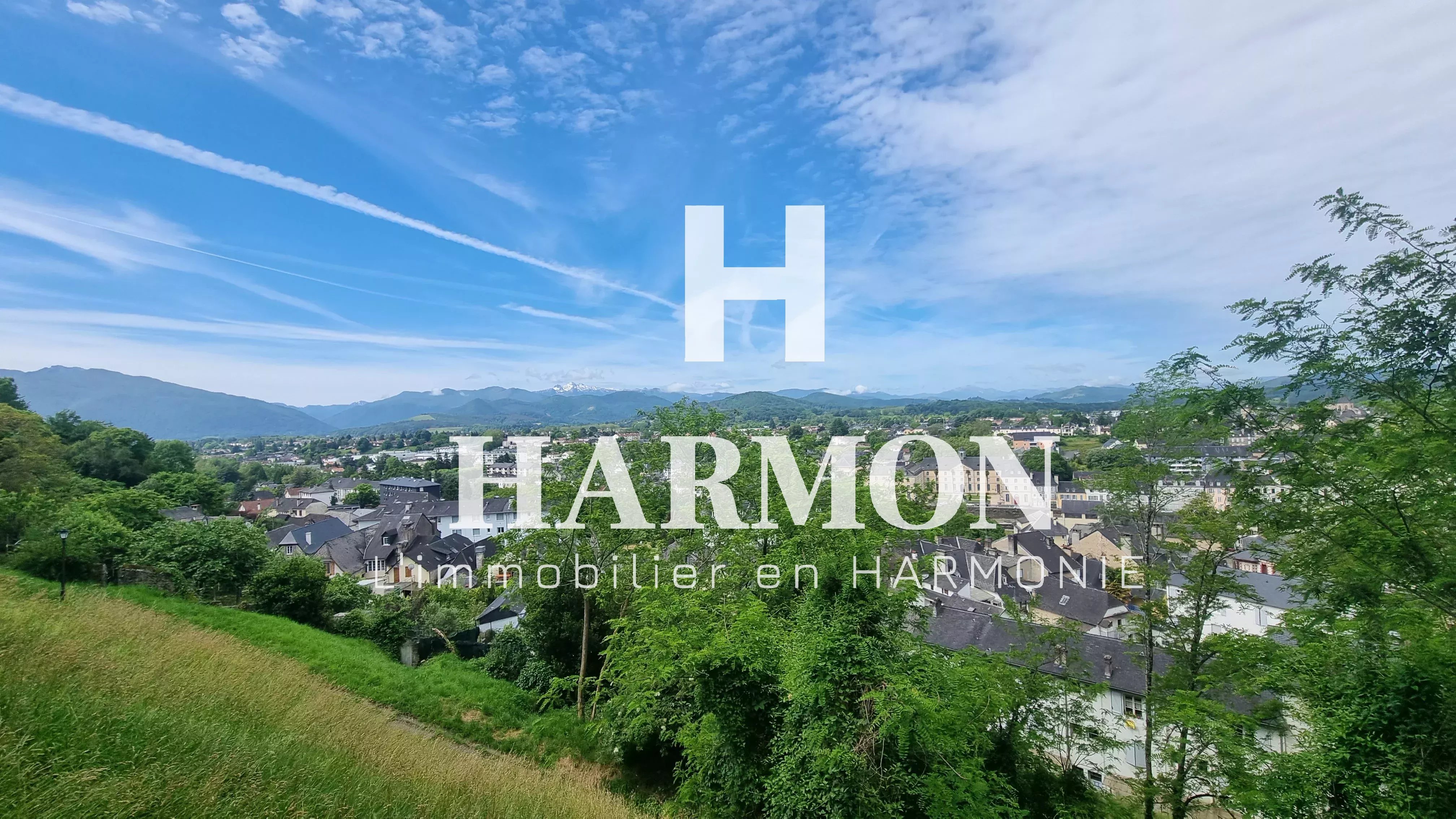 Harmon à vendre : Demeure de Charme à Oloron Hyper Centre avec Jardin