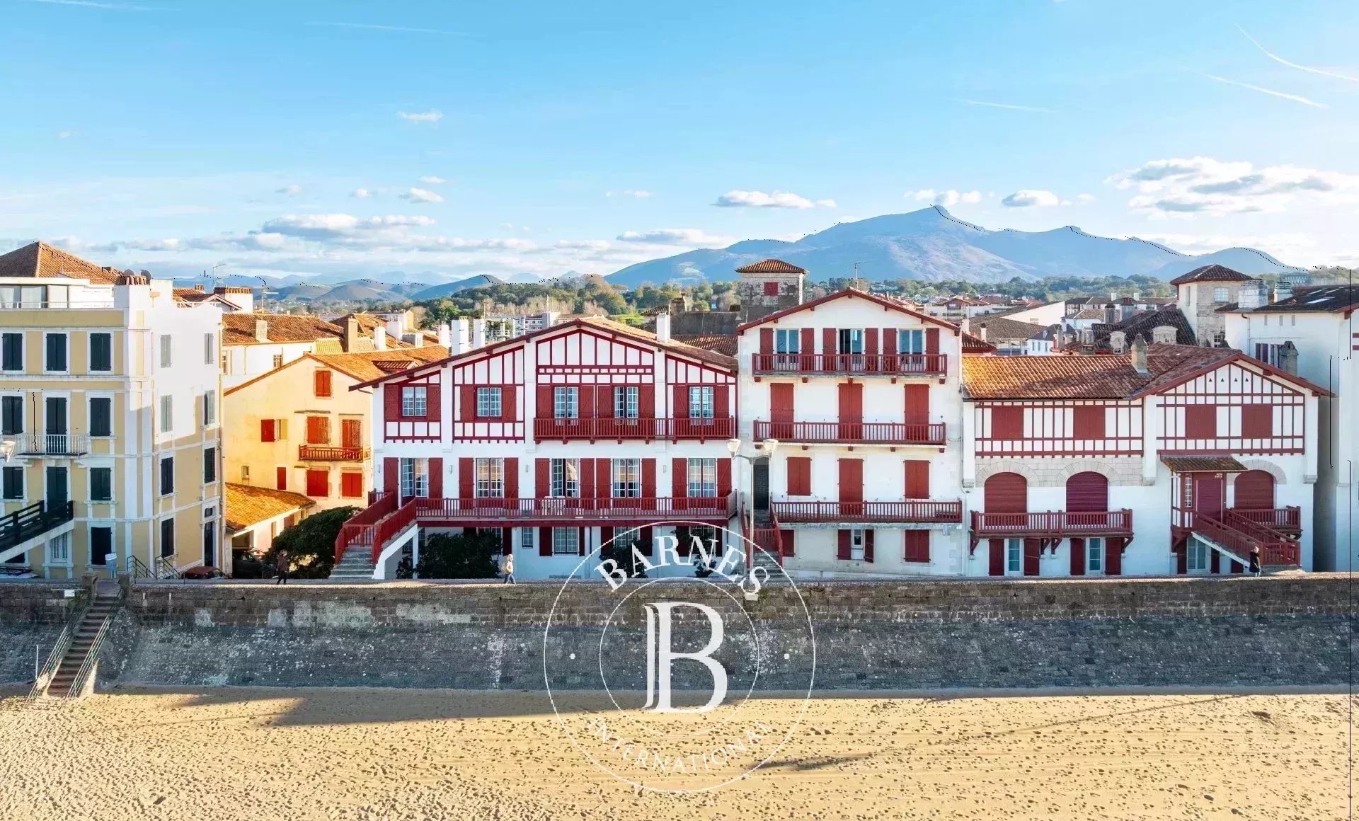 SAINT JEAN DE LUZ, SEAFRONT, EXCEPTIONAL PROPERTY WITH POOL