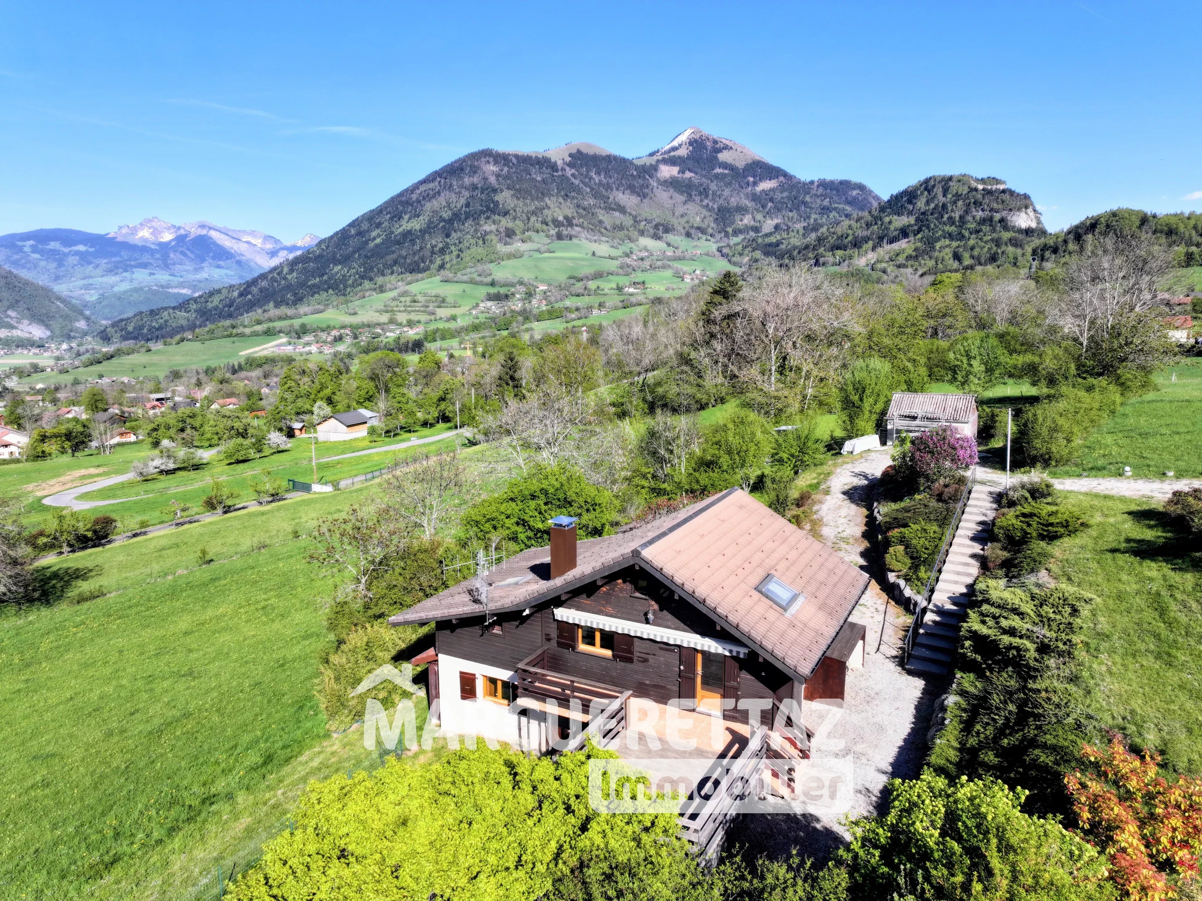 Quiet chalet on 4400 m² of land