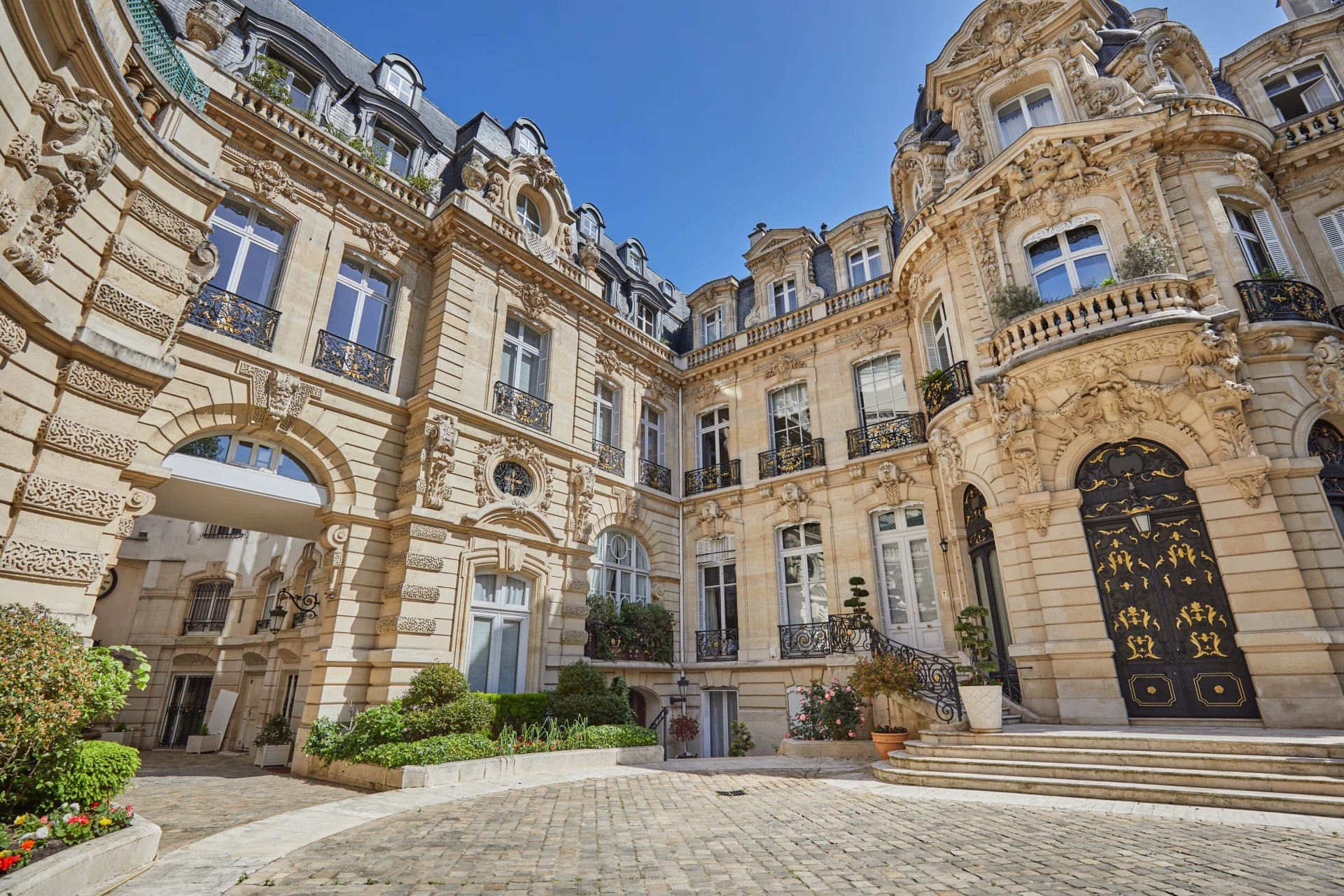 Sale Apartment Paris 8th