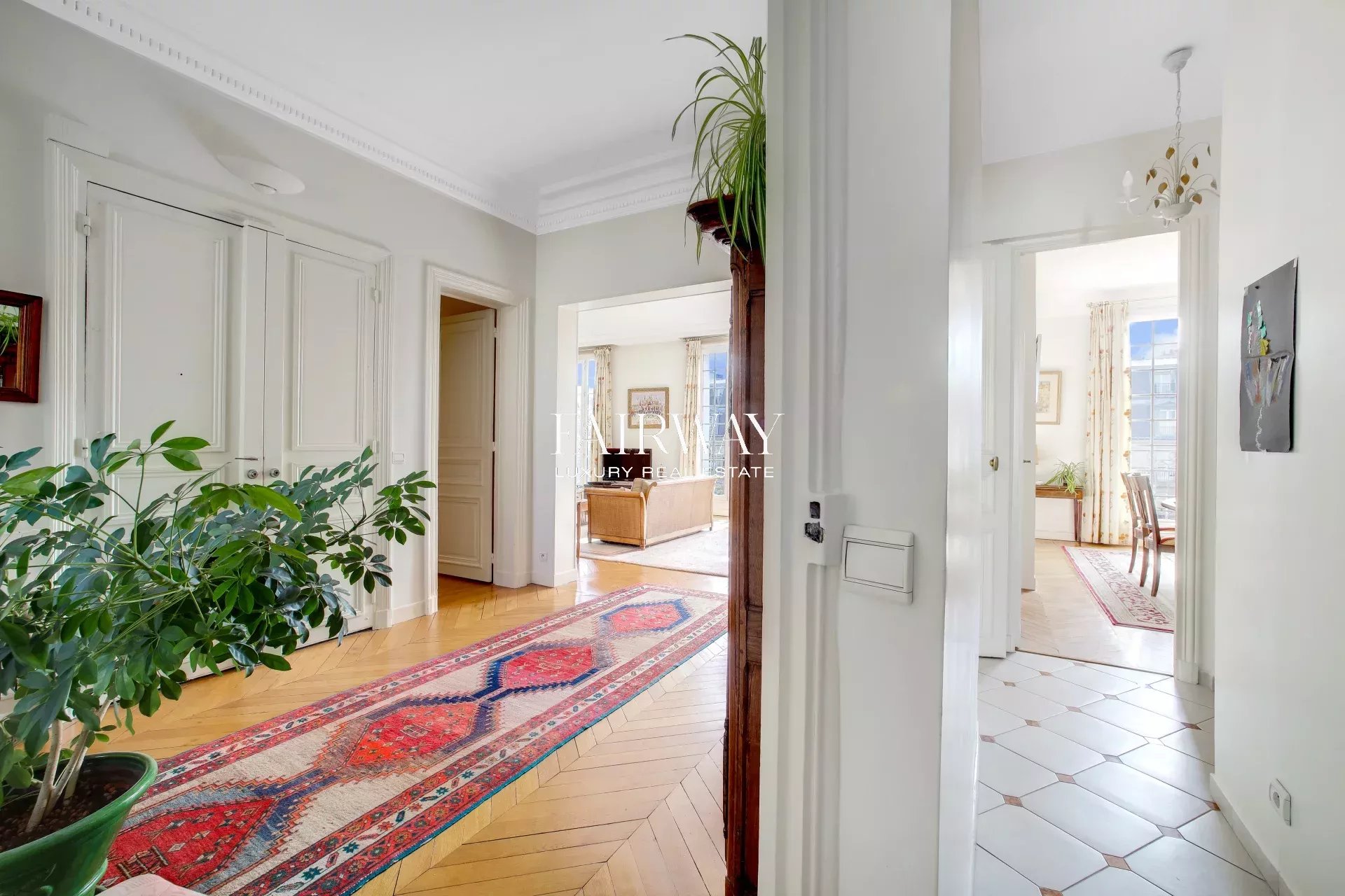 Duplex 240 m² aux derniers étages avec balcon