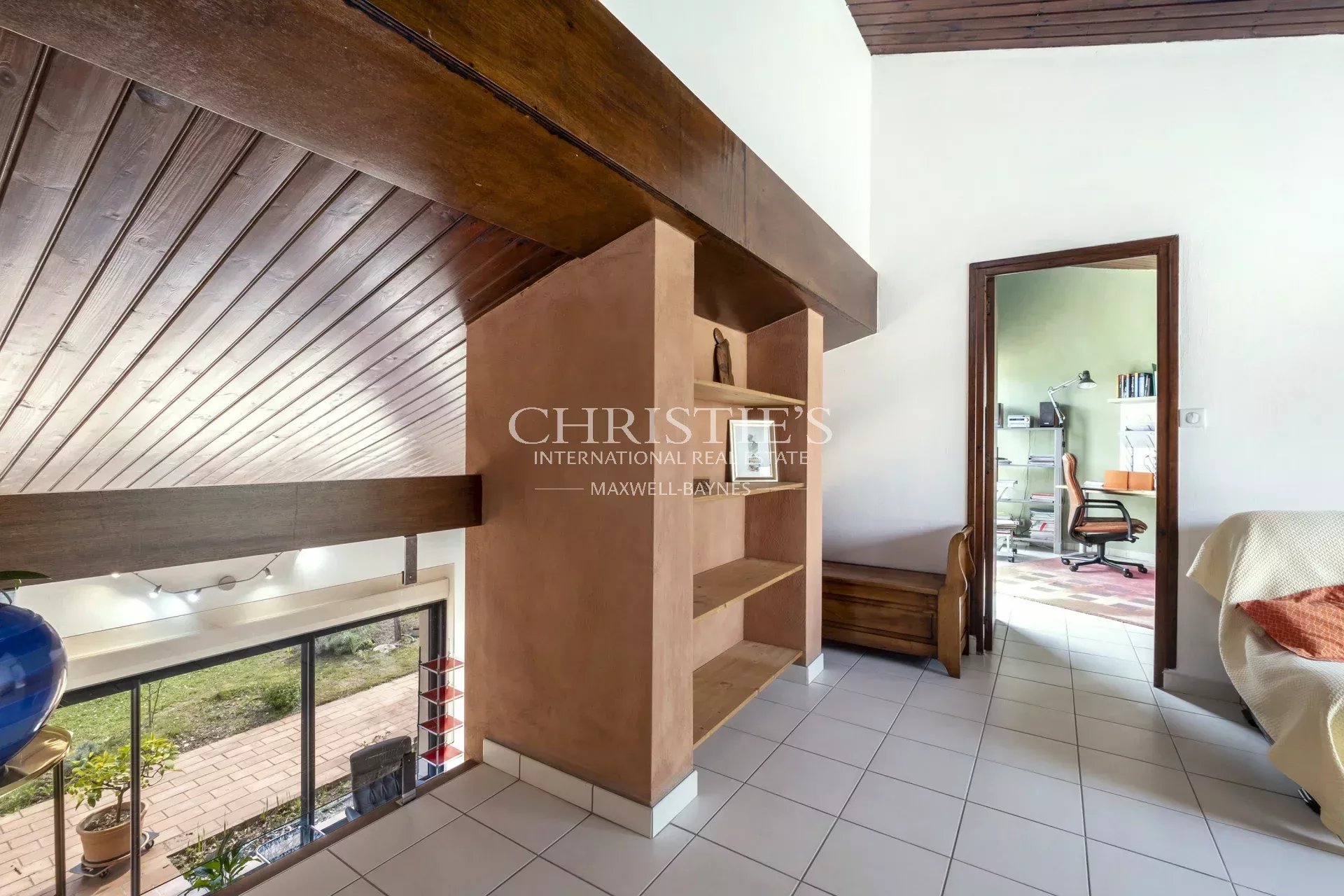 5 Bedroom Villa/Townhouse's Image 12