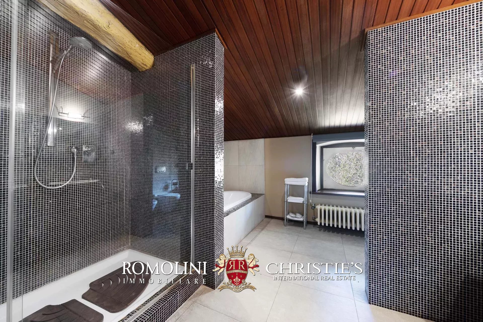 10 Bedroom Chateau's Image 34