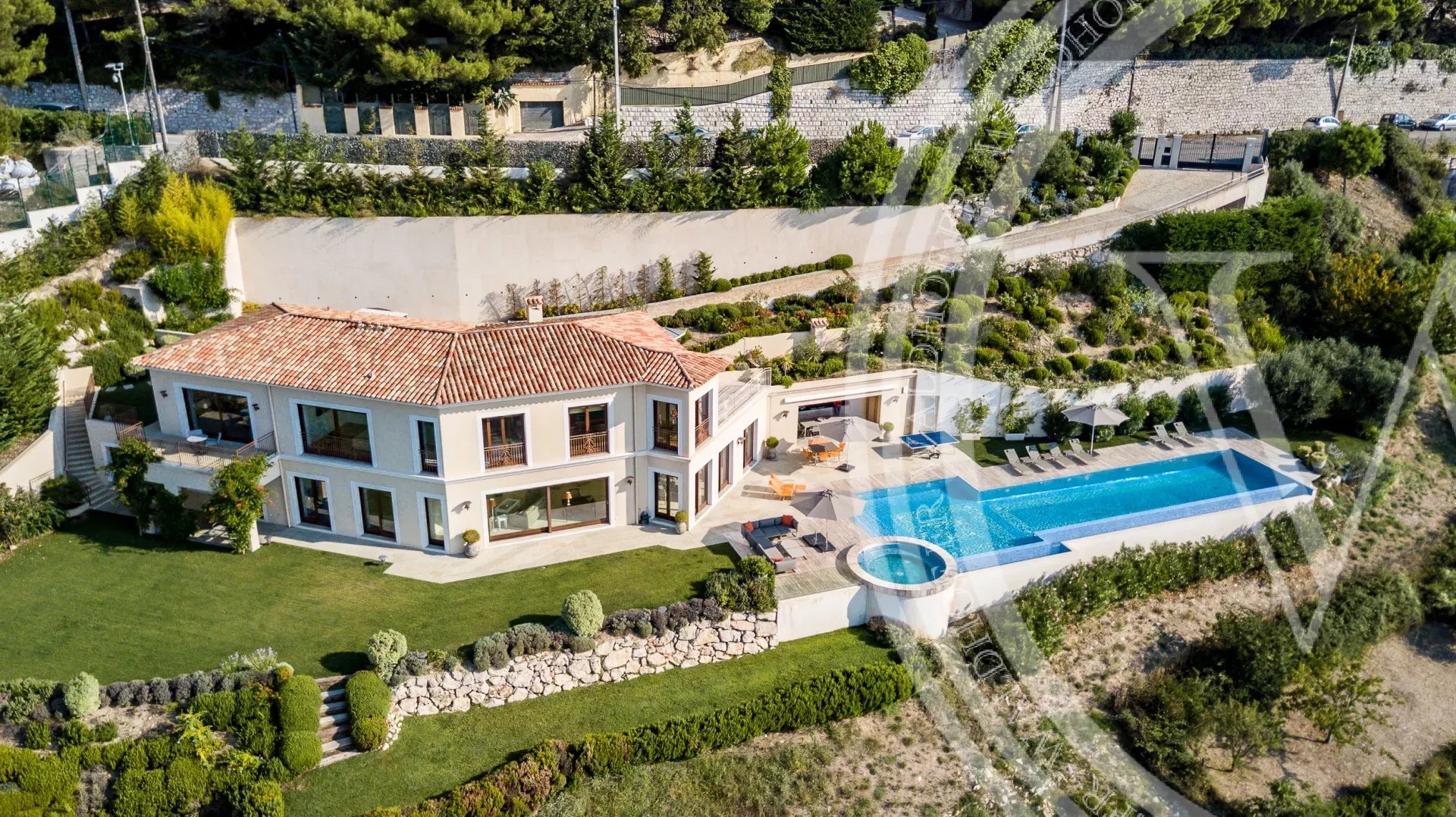Villa rénovée 8 chambres avec grand jardin et vue sur la mer – ÈZE