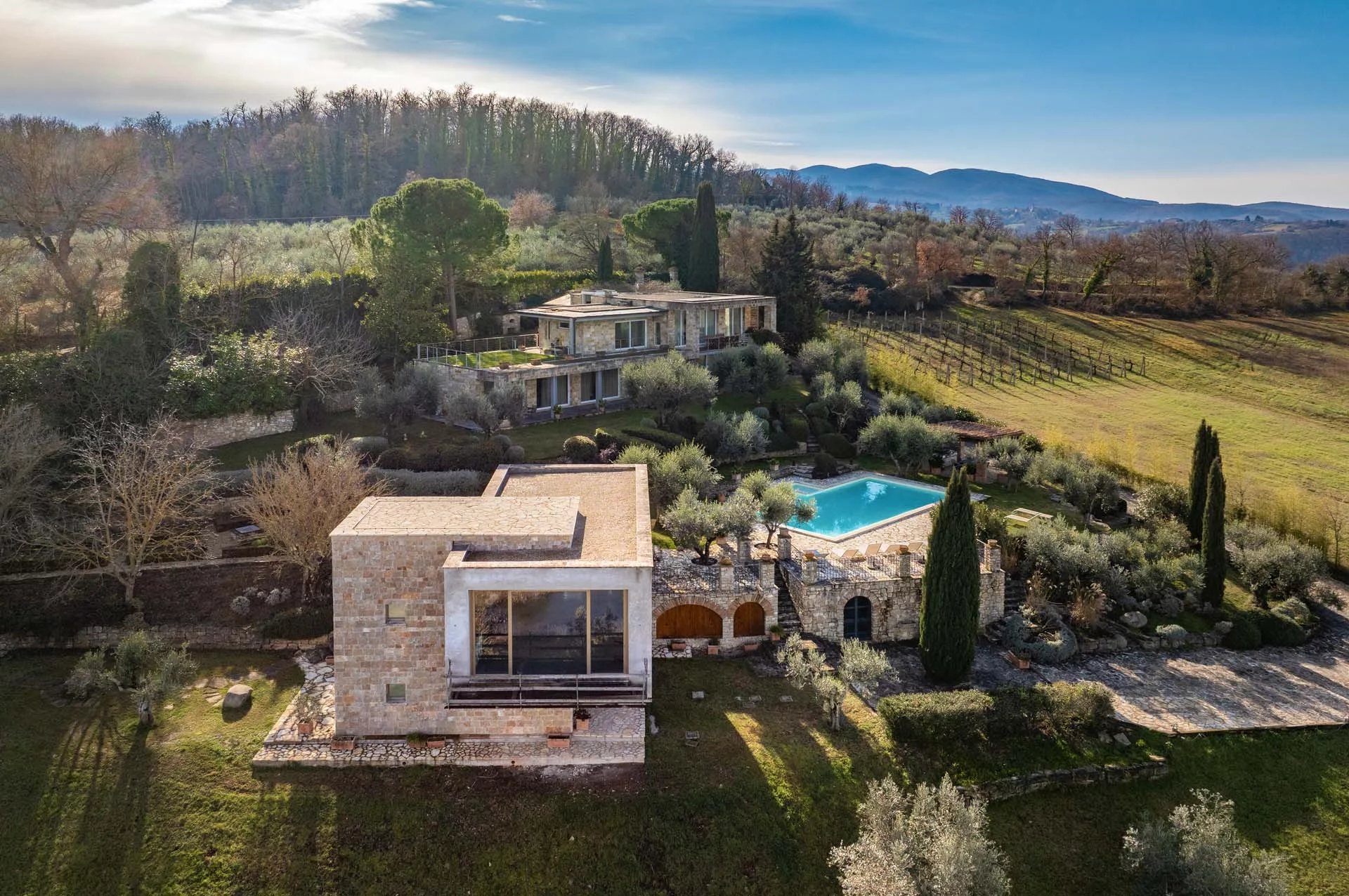 VILLA DI DESIGN CON PISCINA IN VENDITA A TODI, UMBRIA