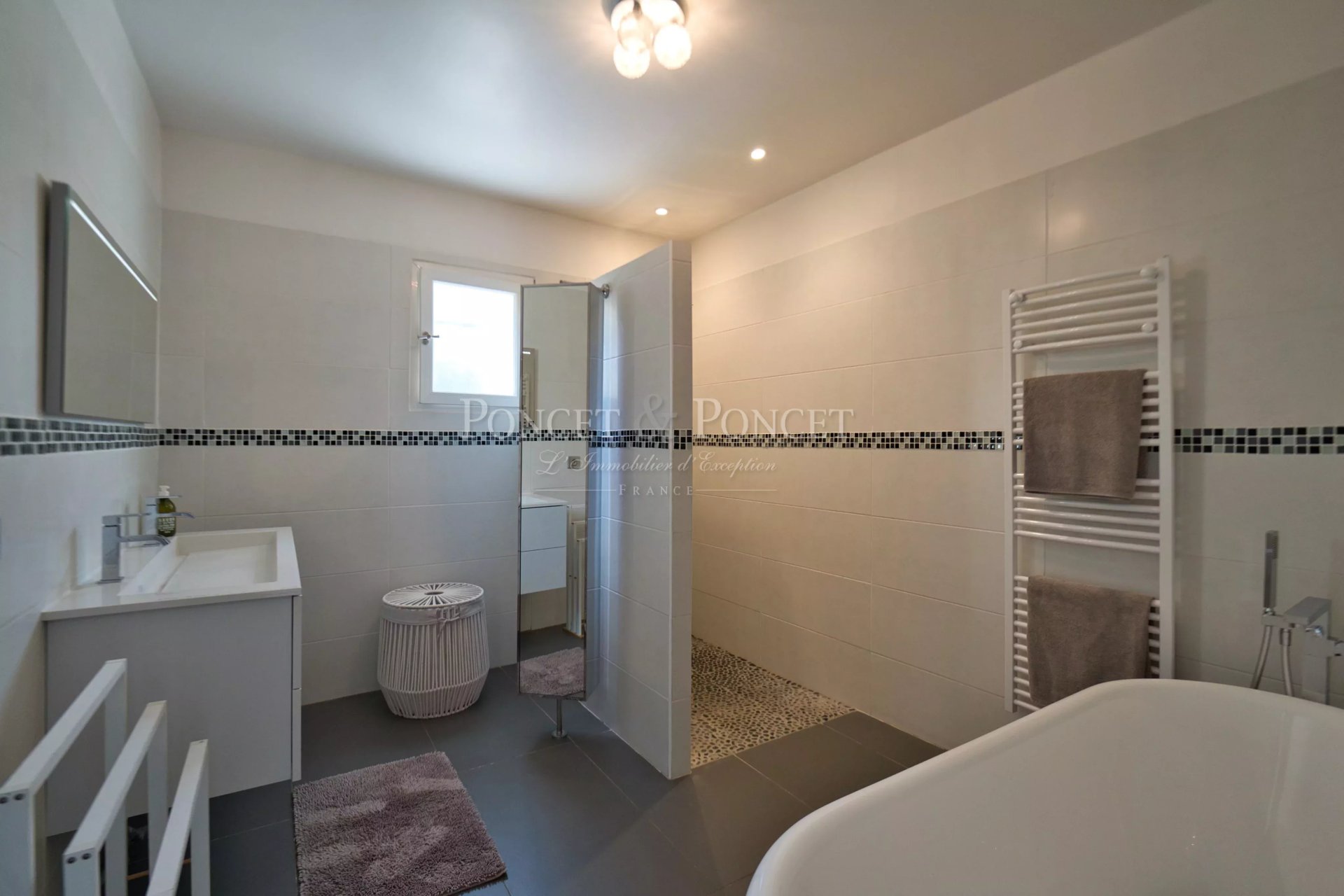 5 Bedroom Villa/Townhouse's Image 20