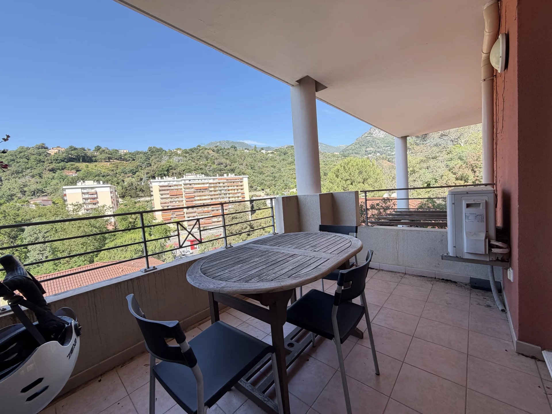 Monolocale con terrazza e posto auto – Domaine des Castagnins