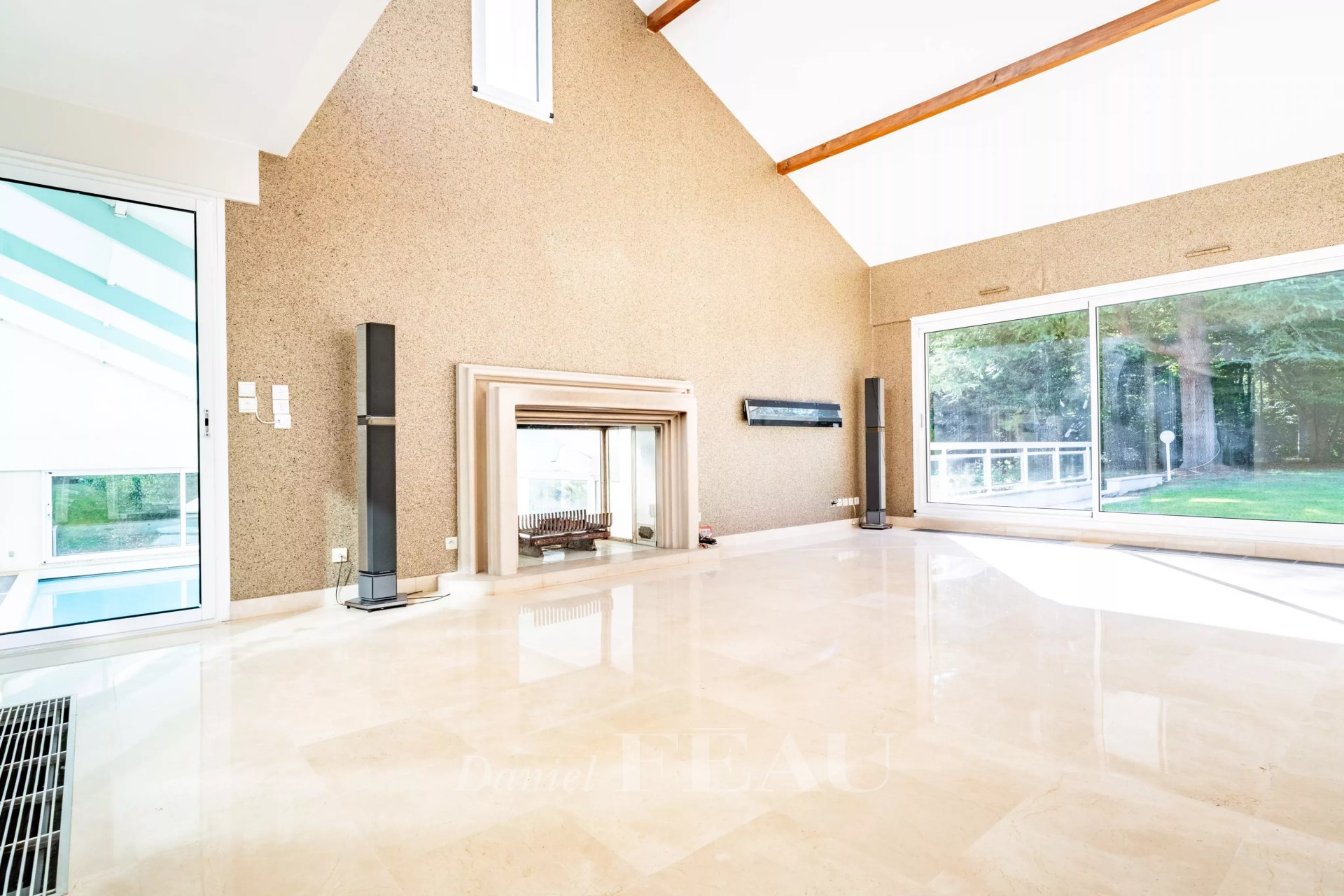 6 Bedroom Villa/Townhouse's Image 4