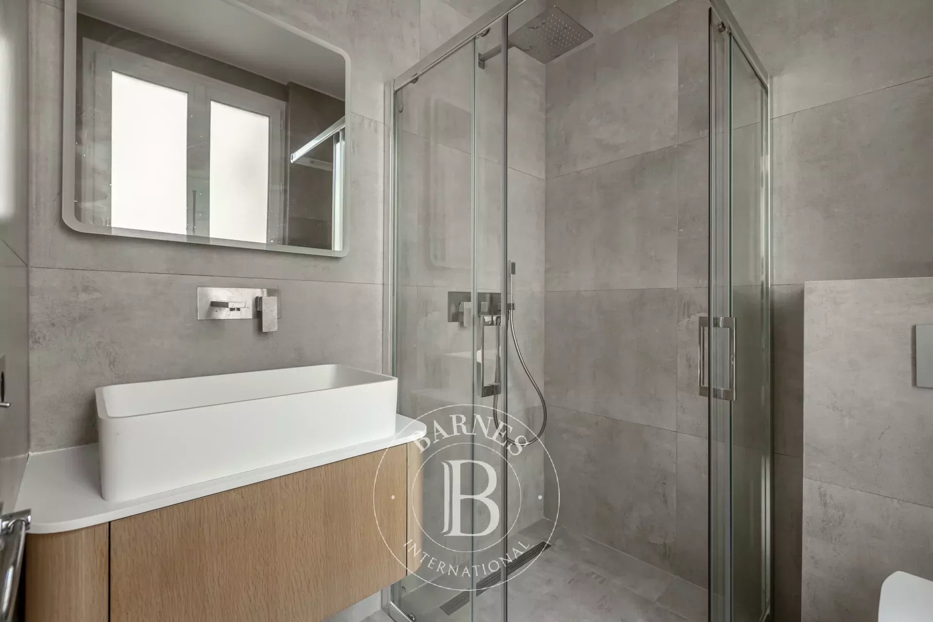 ARC DE TRIOMPHE - 2 BEDROOMS - 5TH FLOOR - IMMACULATE CONDITION - picture 10