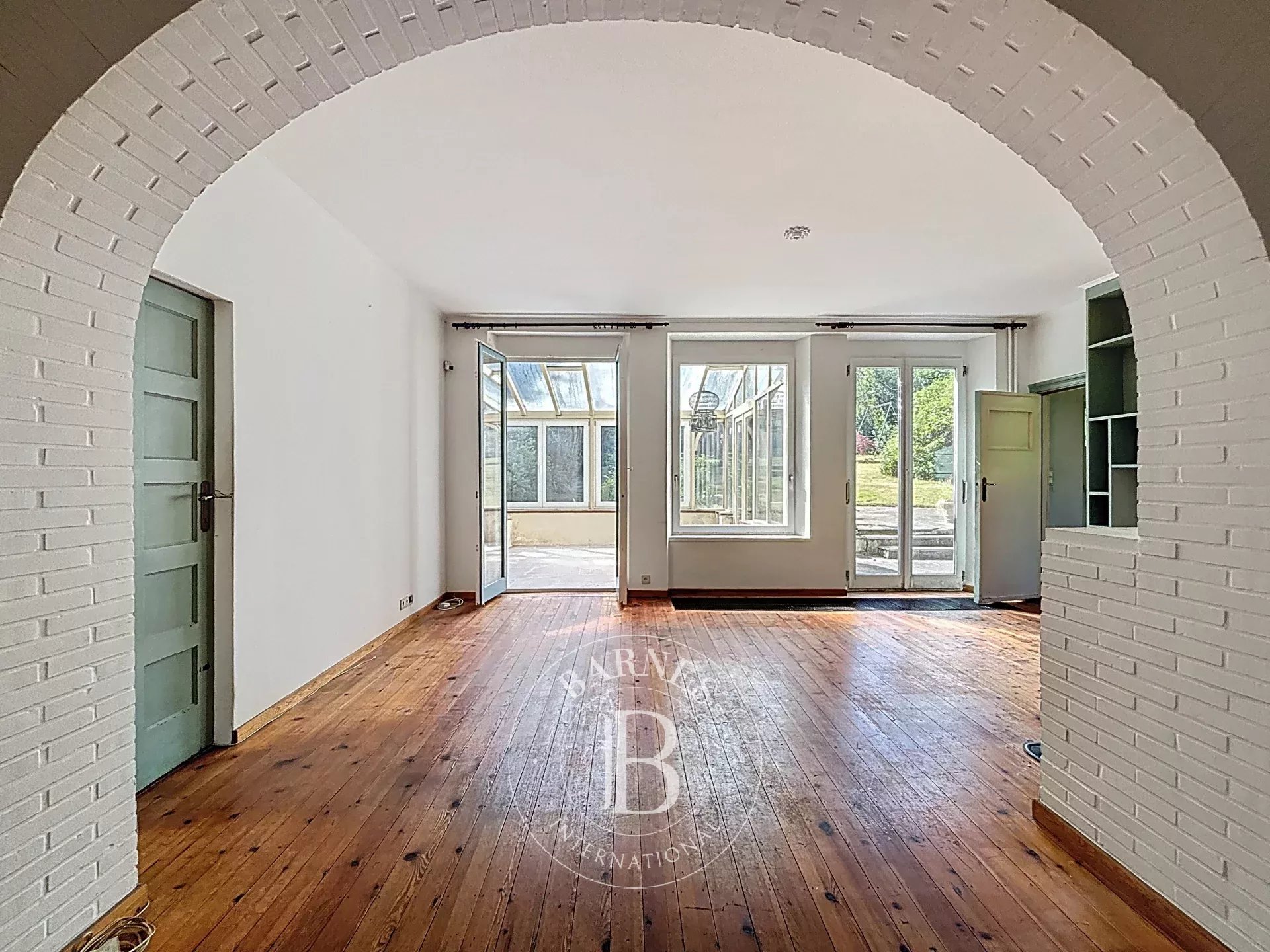 Uccle - House to renovate - Beautiful land of 55 ares