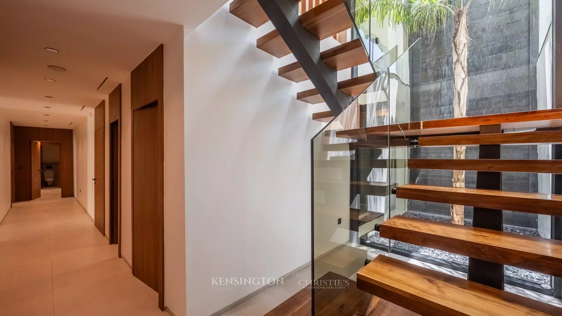8 Bedroom Villa/Townhouse's Image 43