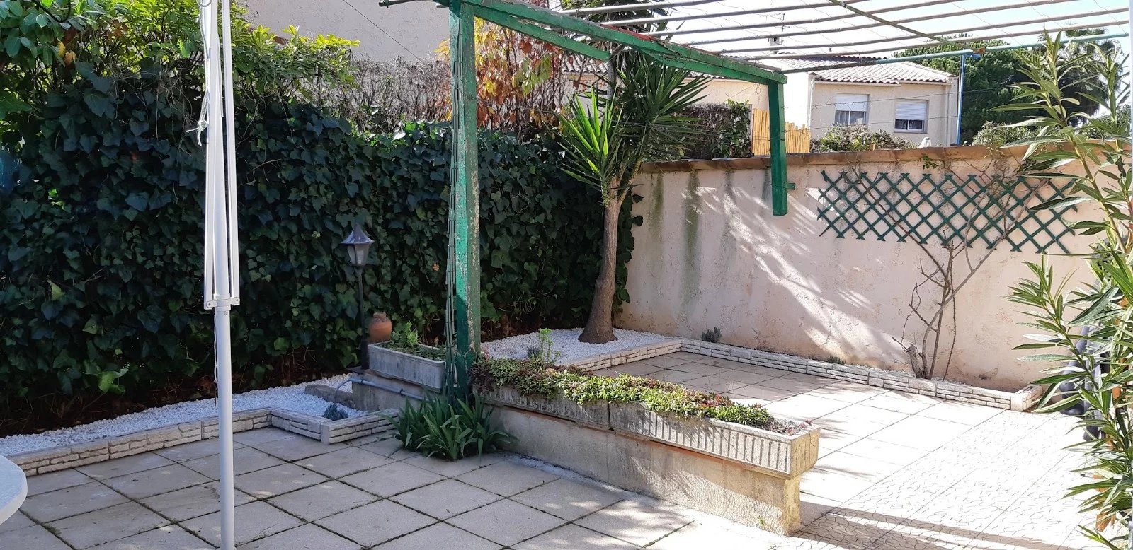 Maison jumelée de 40 m ² avec jardin privatif