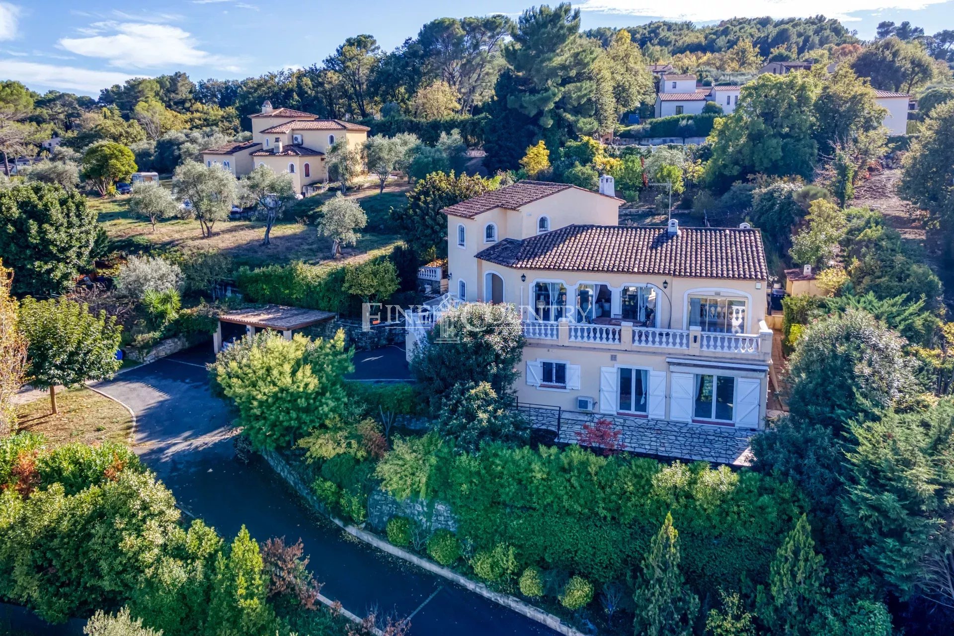 Photo of For sale  Villa in Valbonne - Panoramic view