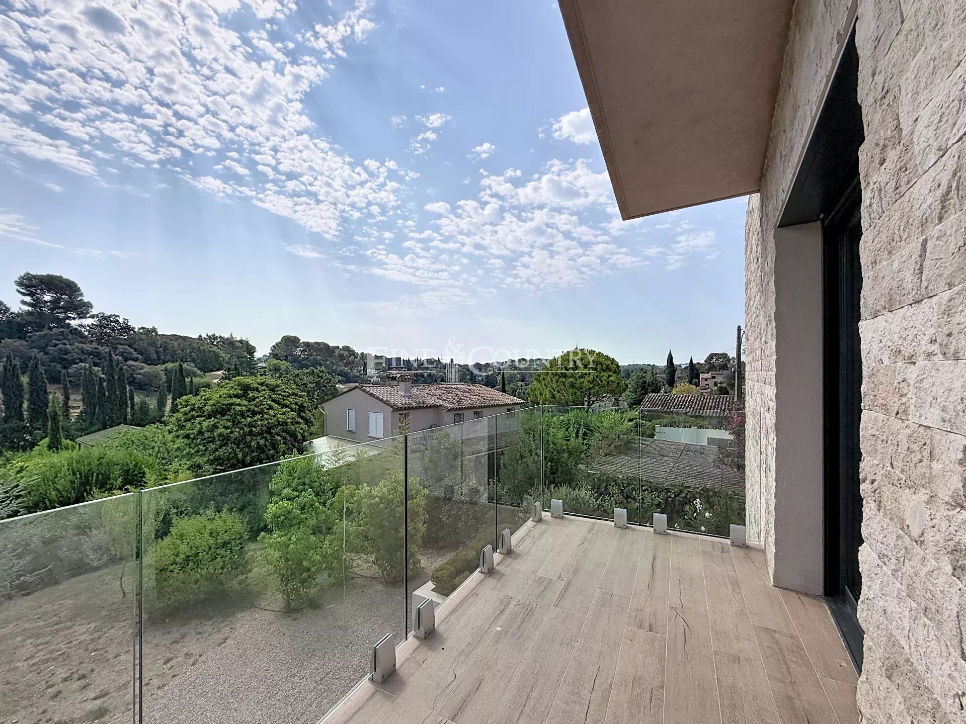 Photo of Villa for sale in Mougins in quiet area near school