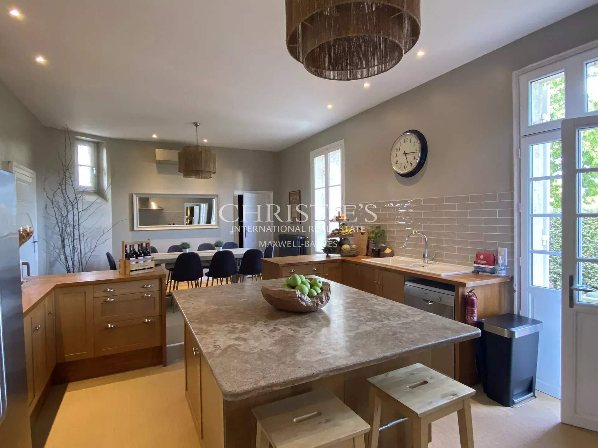 7 Bedroom Villa/Townhouse's Image 13