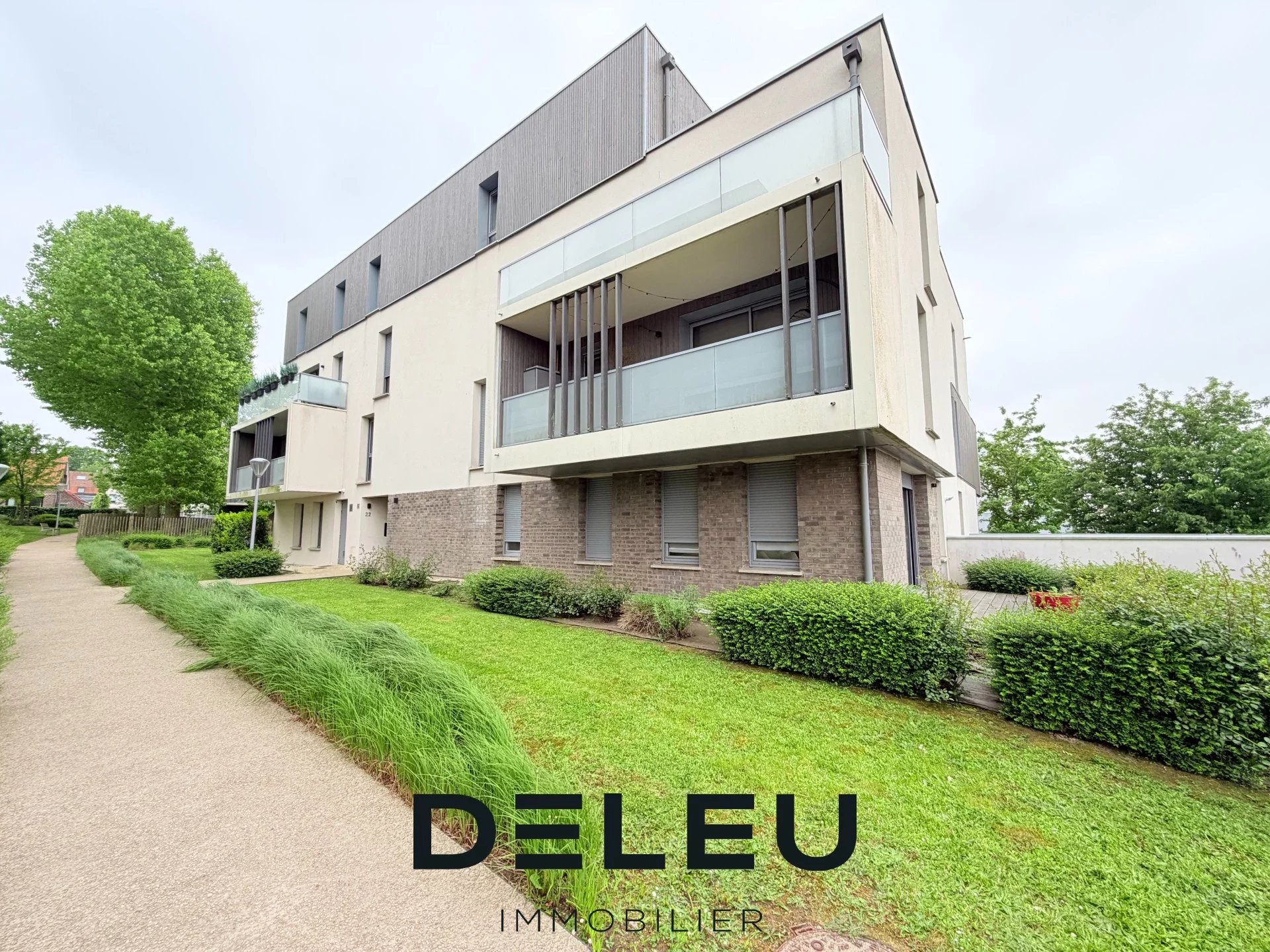 Charmant appartement T2 moderne avec loggia et parking en sous-sol