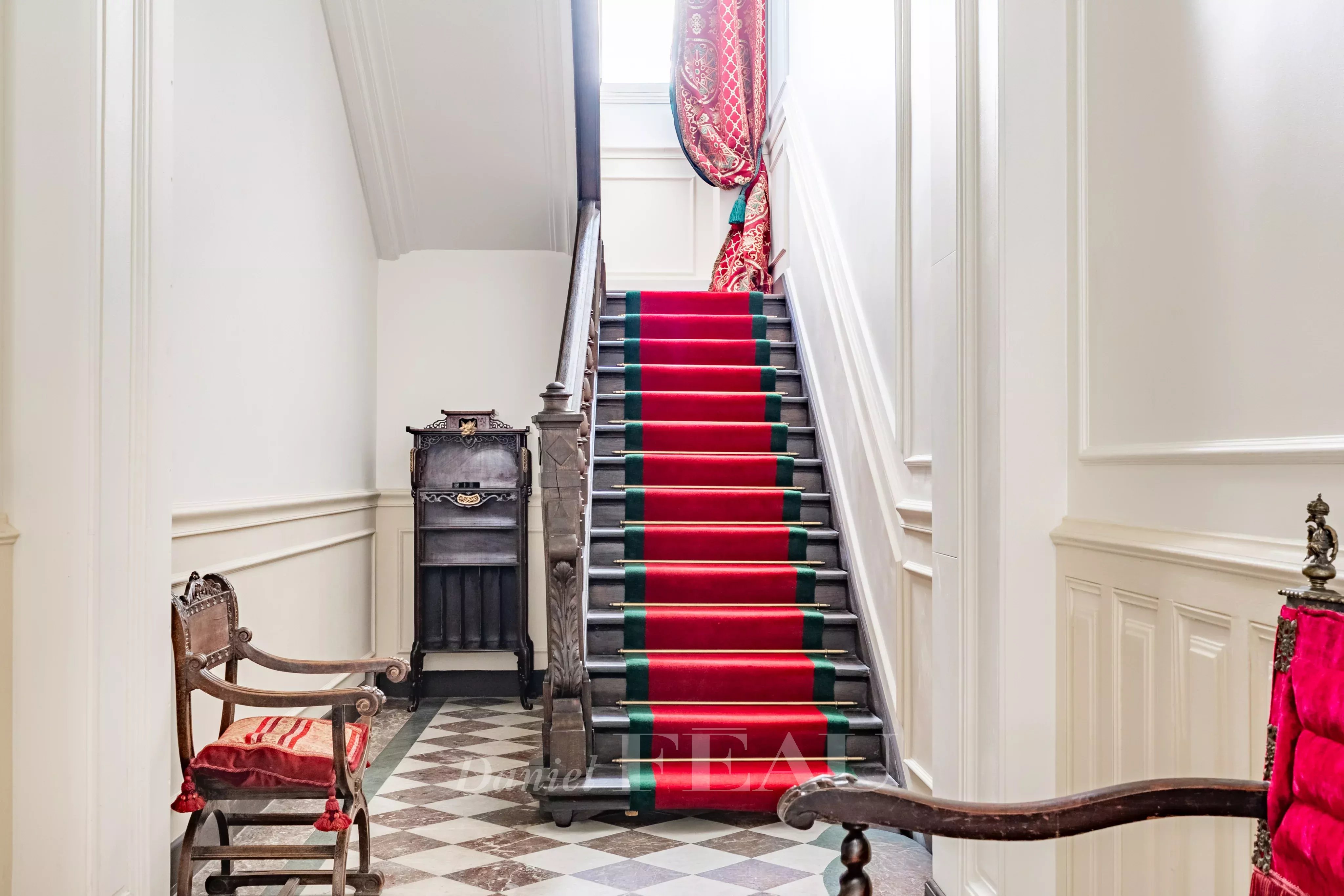 Sale Mansion Paris 16th