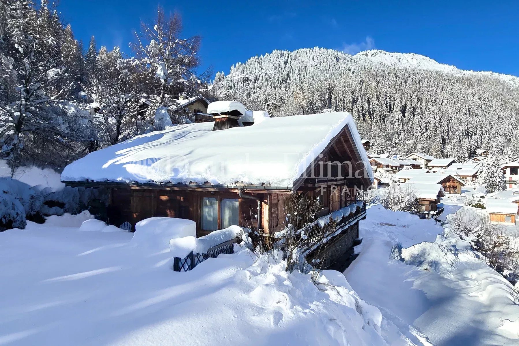 CHAMONIX – Elegant 6-bedroom Savoyard chalet - Picture n°2