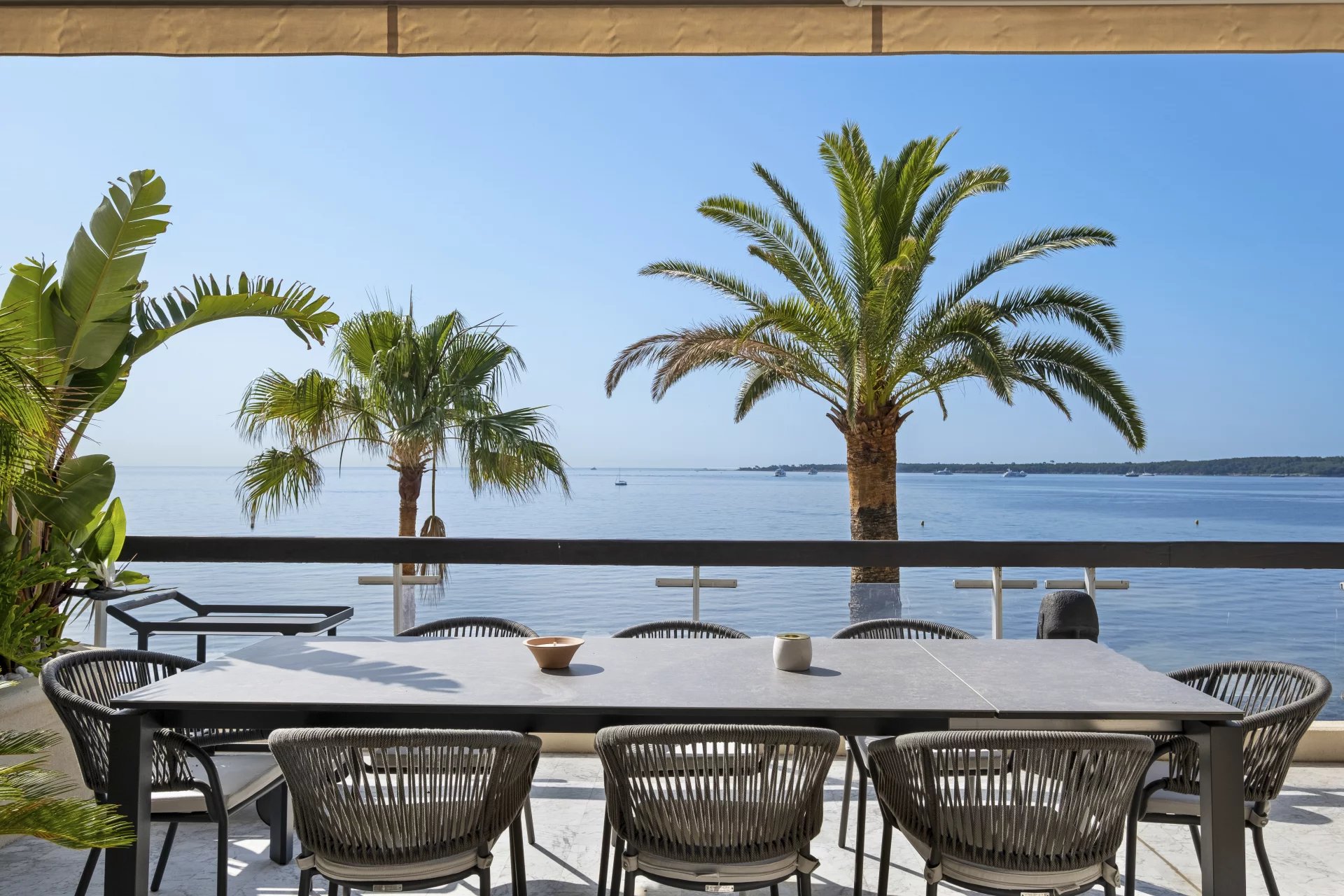 CANNES | PENTHOUSE PIEDS DANS L'EAU | VUE MER