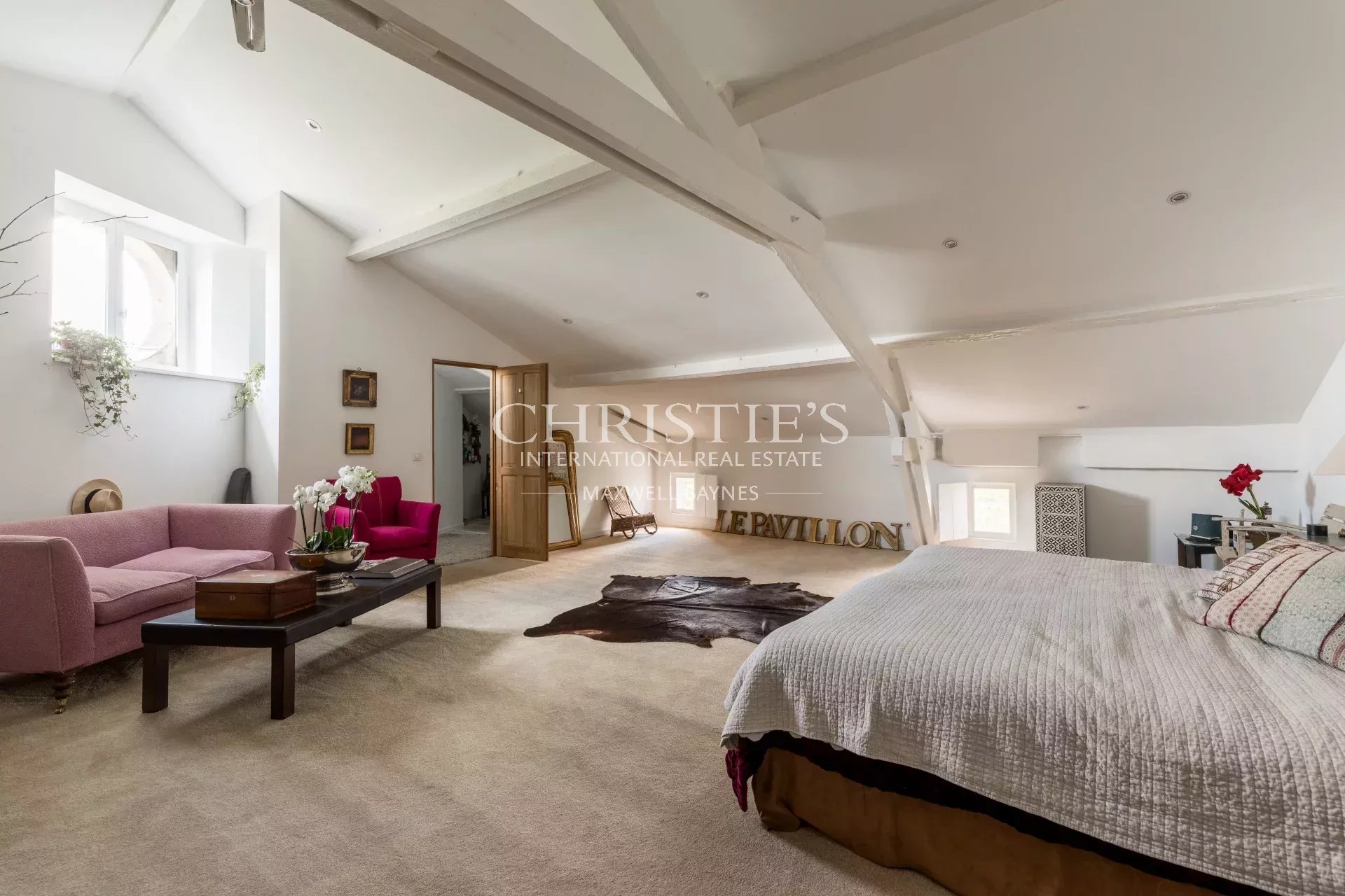 7 Bedroom Villa/Townhouse's Image 27