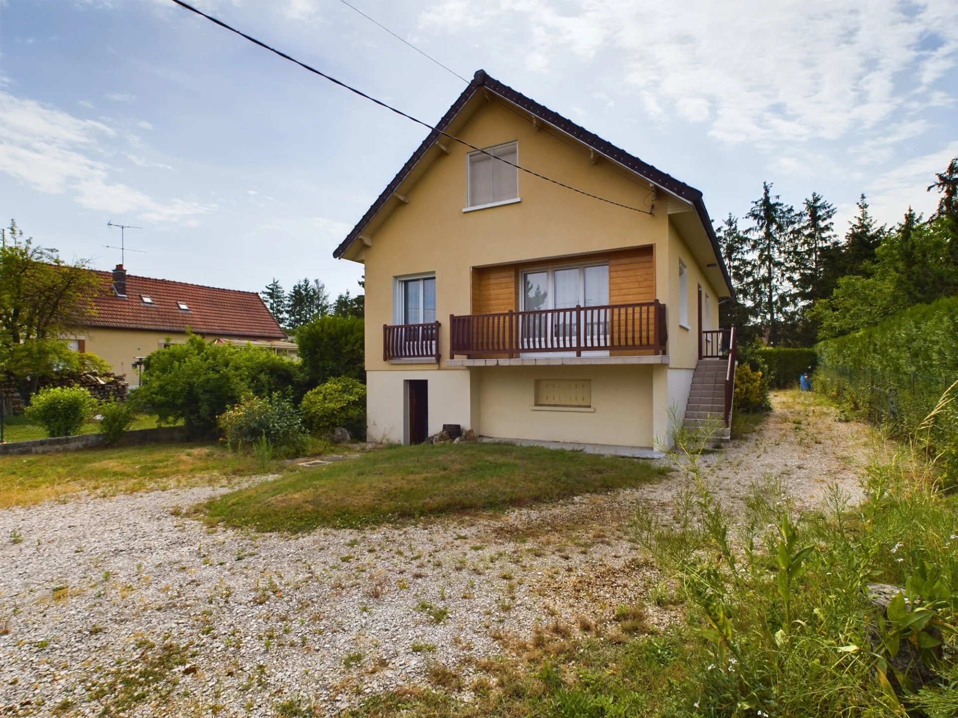 Pavillon sur sous sol  à proximité des commerces