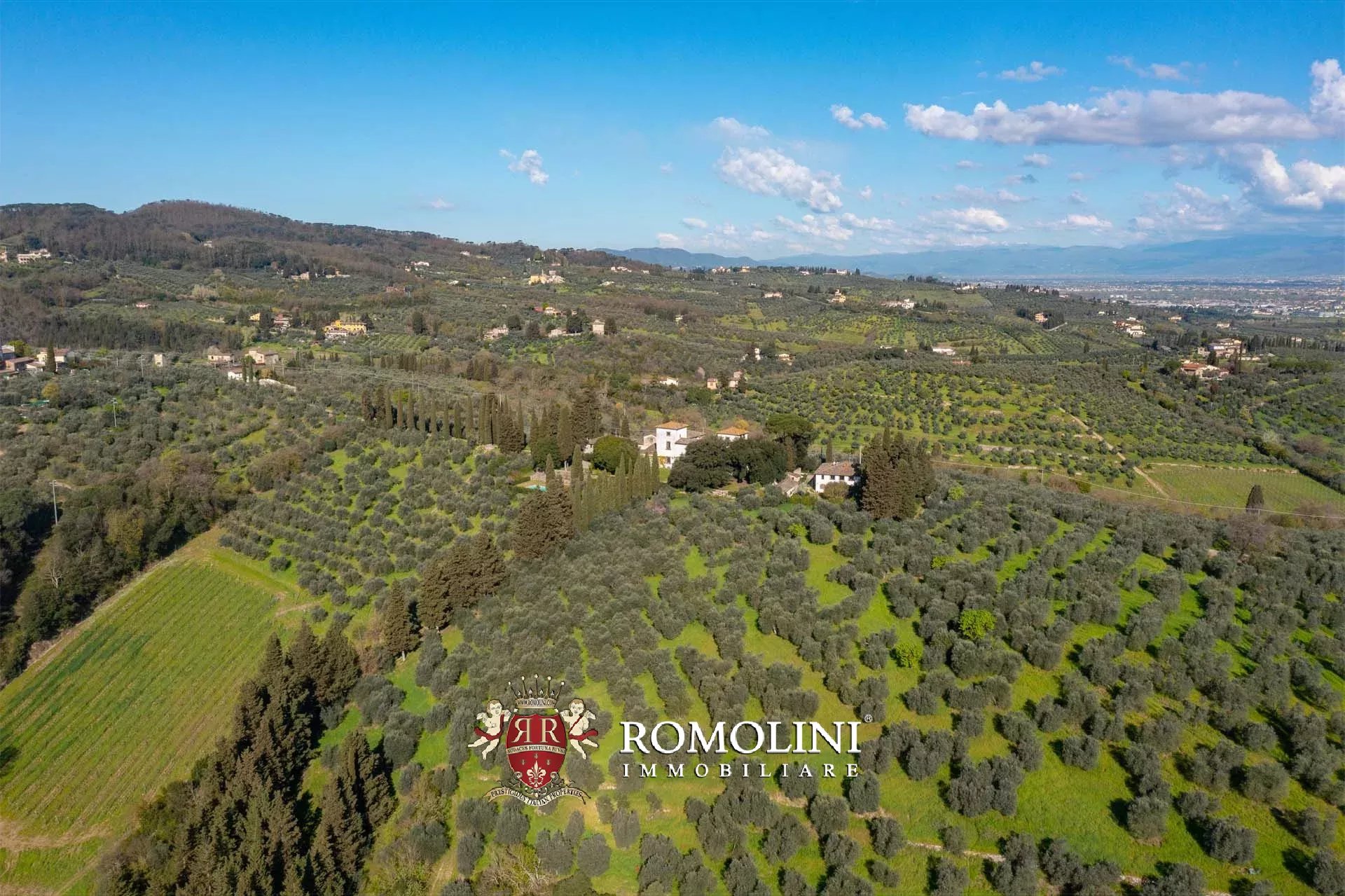 27 Bedroom Vineyard's Image 3