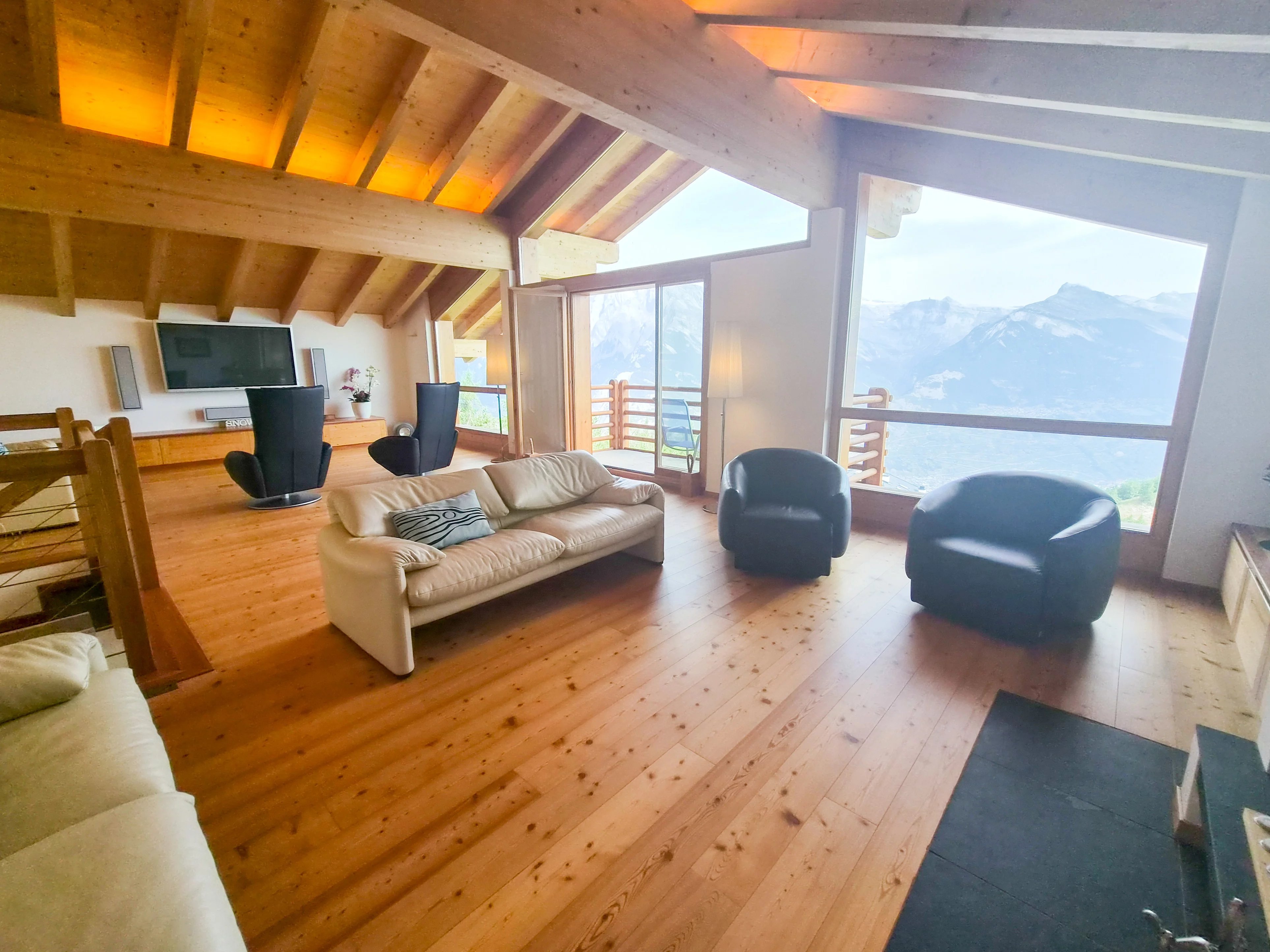 Chalet d'exception au bord du bisse et proche des pistes de skis, à Nendaz !