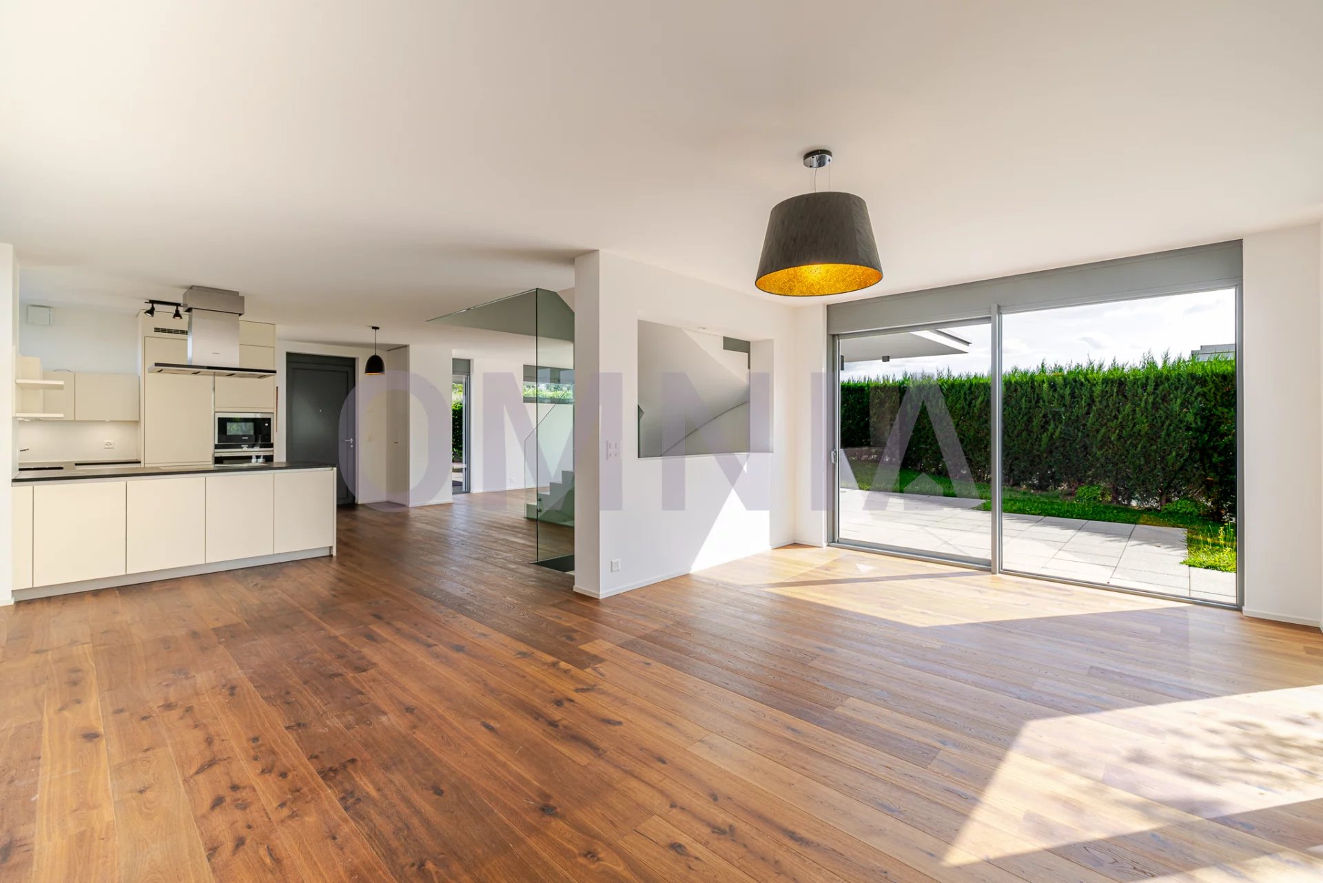 Villa moderne de 270 m2 à quelques pas du Lac !