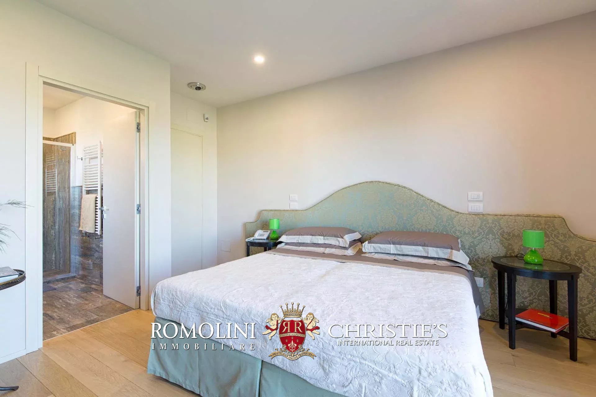 7 Bedroom Villa/Townhouse's Image 54