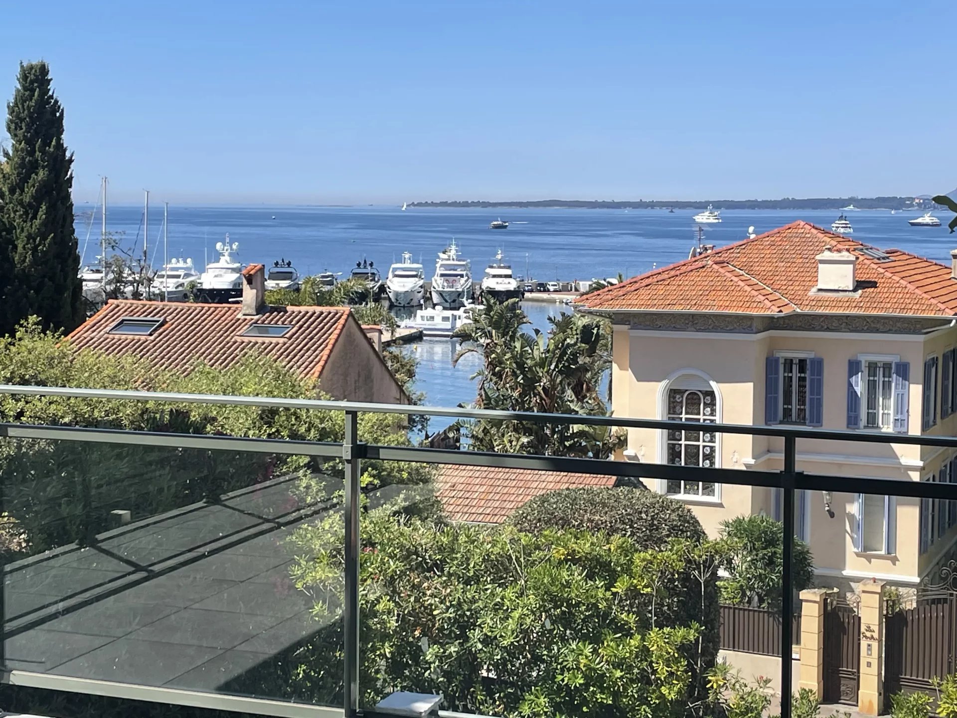 Appartement de Luxe avec terrasse et Vue Panoramique de la Mer - Bord du mer à 100 métres  - Cap d'Antibes