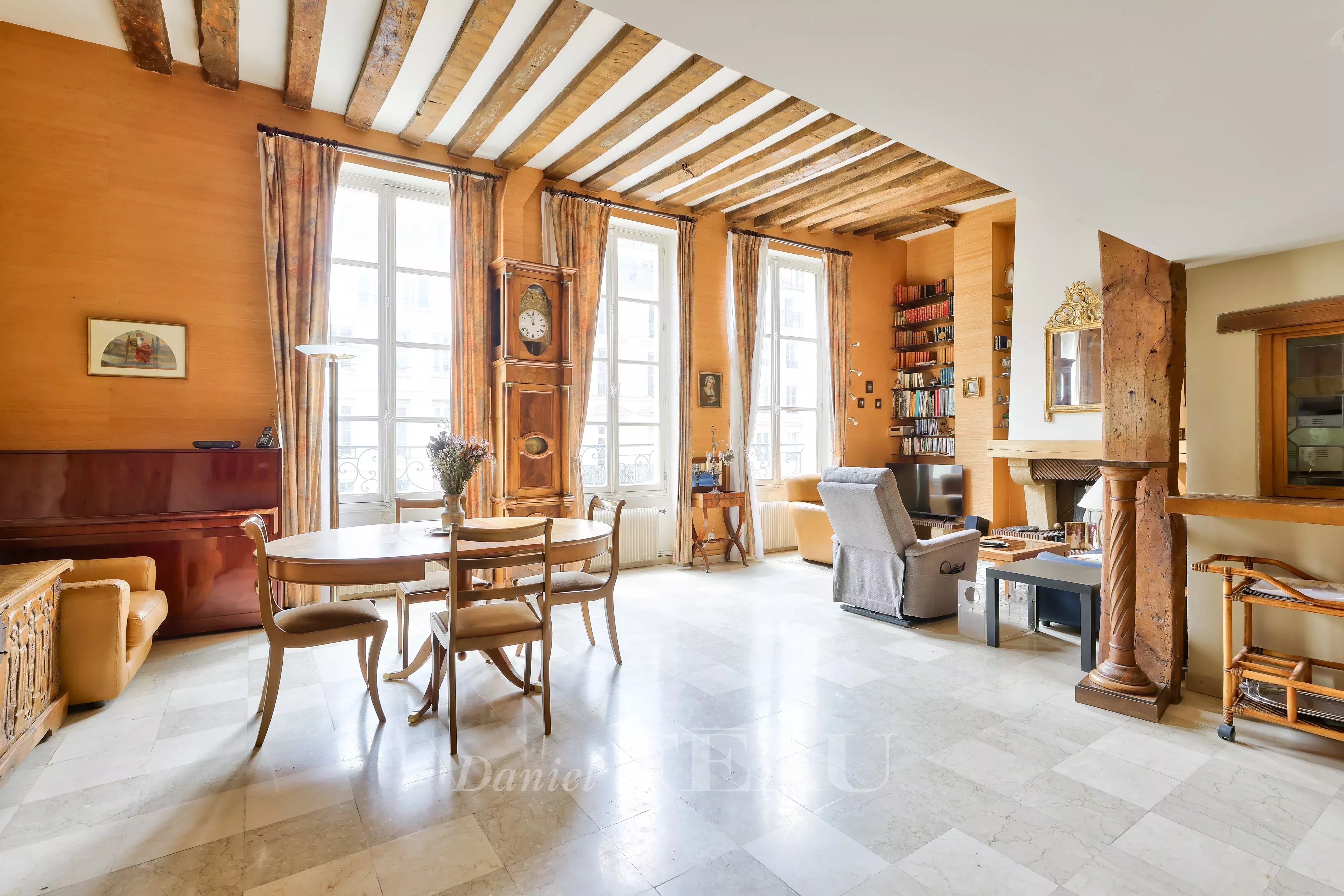 Paris 4th District –  A delightful 3-bed apartment