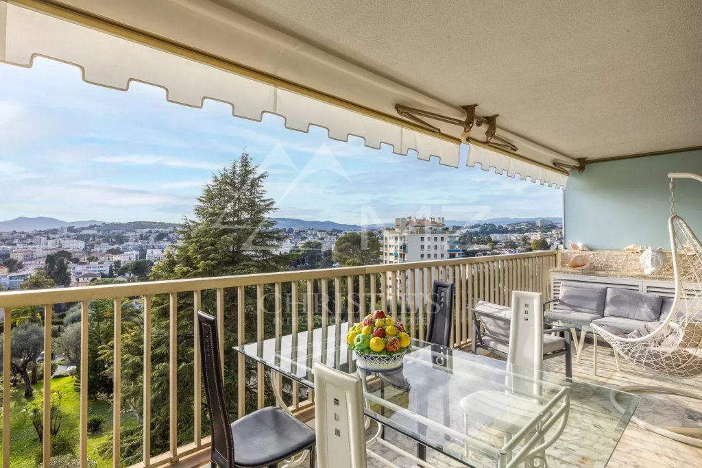 Apartment for sale in Cannes — Superb 4-room apartment with sea view in a prestigious residence