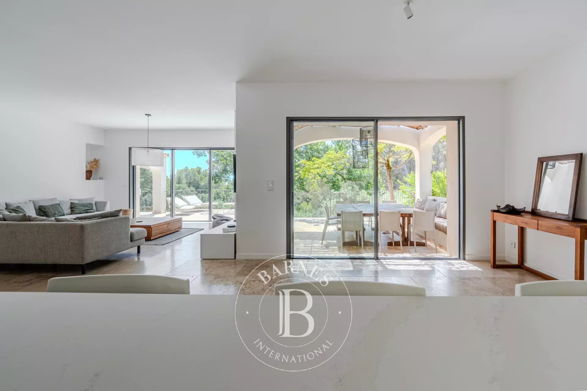 AIX EN PROVENCE – 5 BEDROOM VILLA – SWIMMING POOL – OPEN VIEW – ABSOLUTE CALM – ANNEXES – GARAGE
