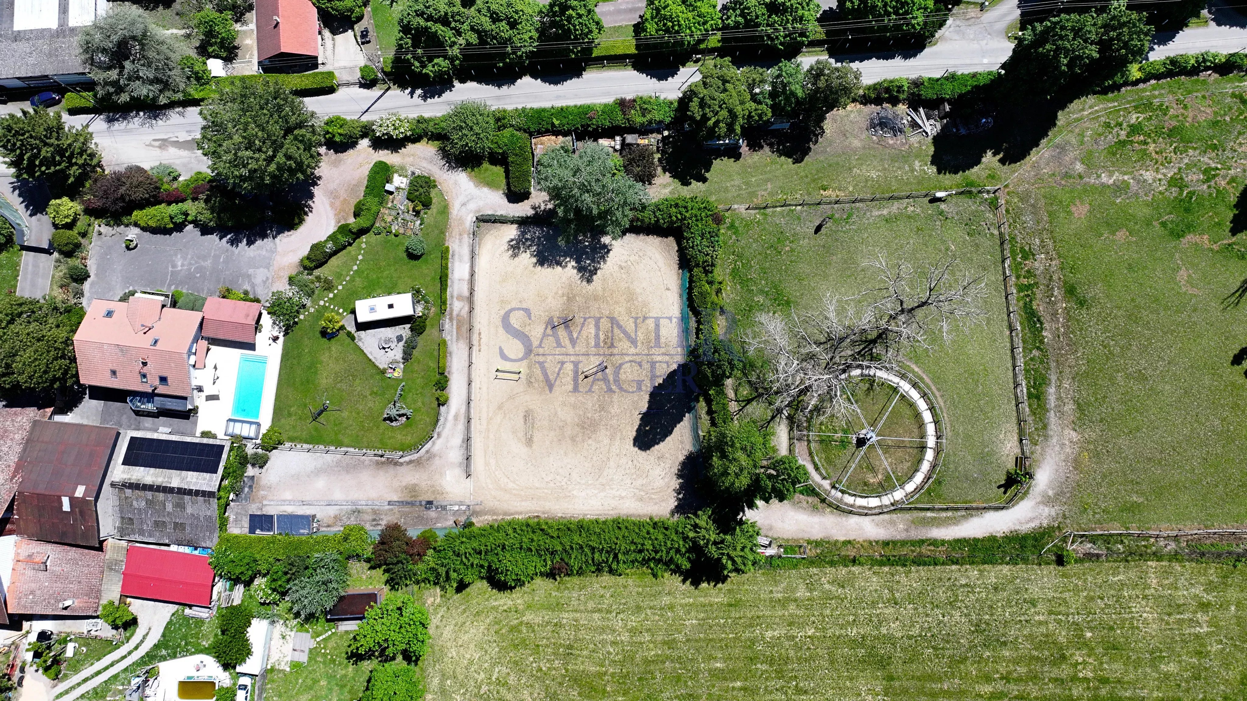 Demeure atypique avec installations équestres – Terrain de 16 832 m²