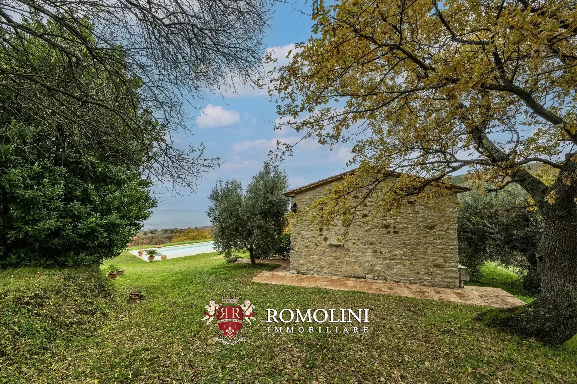 RUSTIC FARMHOUSE WITH POOL FOR SALE IN MOUNT AMIATA, MAREMMA