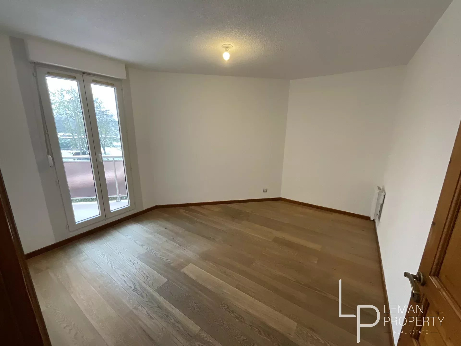 L'agence Leman property vous propose un  à la vente