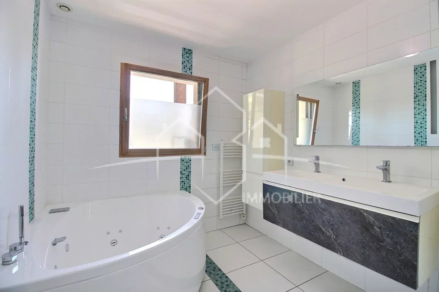 Belle maison 177 m² avec vue dégagée sur l’Ardèche – 5 chambres, piscine et grand terrain