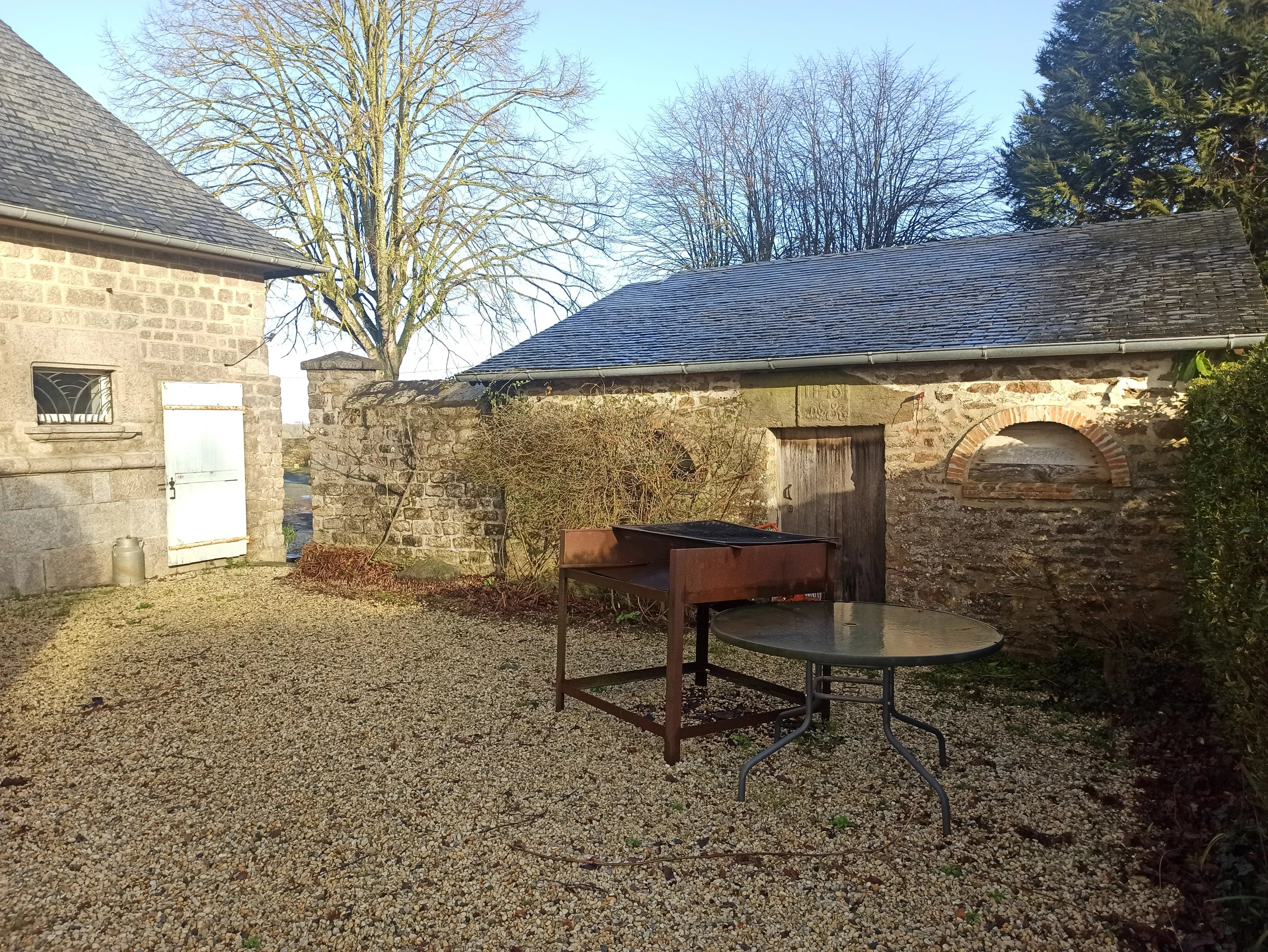 MANOIR FAMILIAL SUR LES BORDS DE RANCE.  7 min DINAN  –