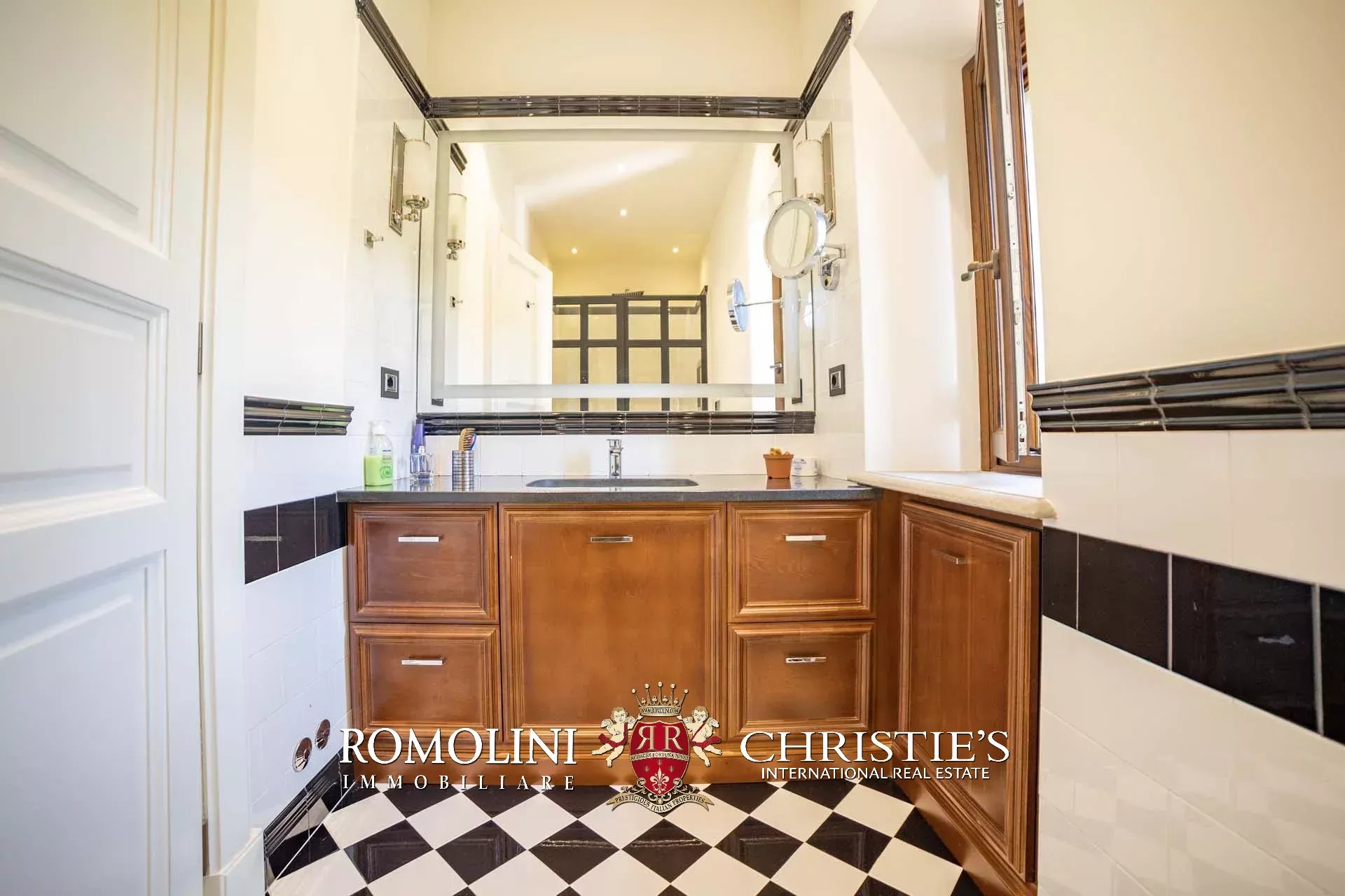 5 Bedroom Villa/Townhouse's Image 38
